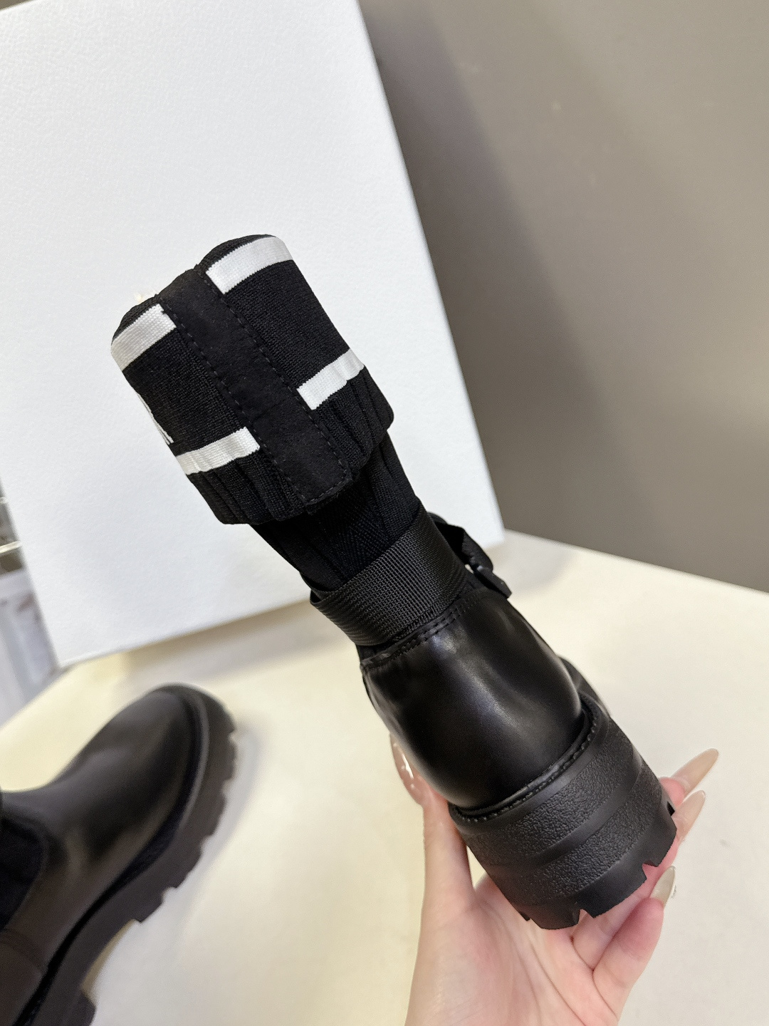 Dior迪奥秋冬最新款骑士靴 长靴 超多明星网红种草 时尚与潮流同时拥有 简约的设计 细节充满品牌元素 