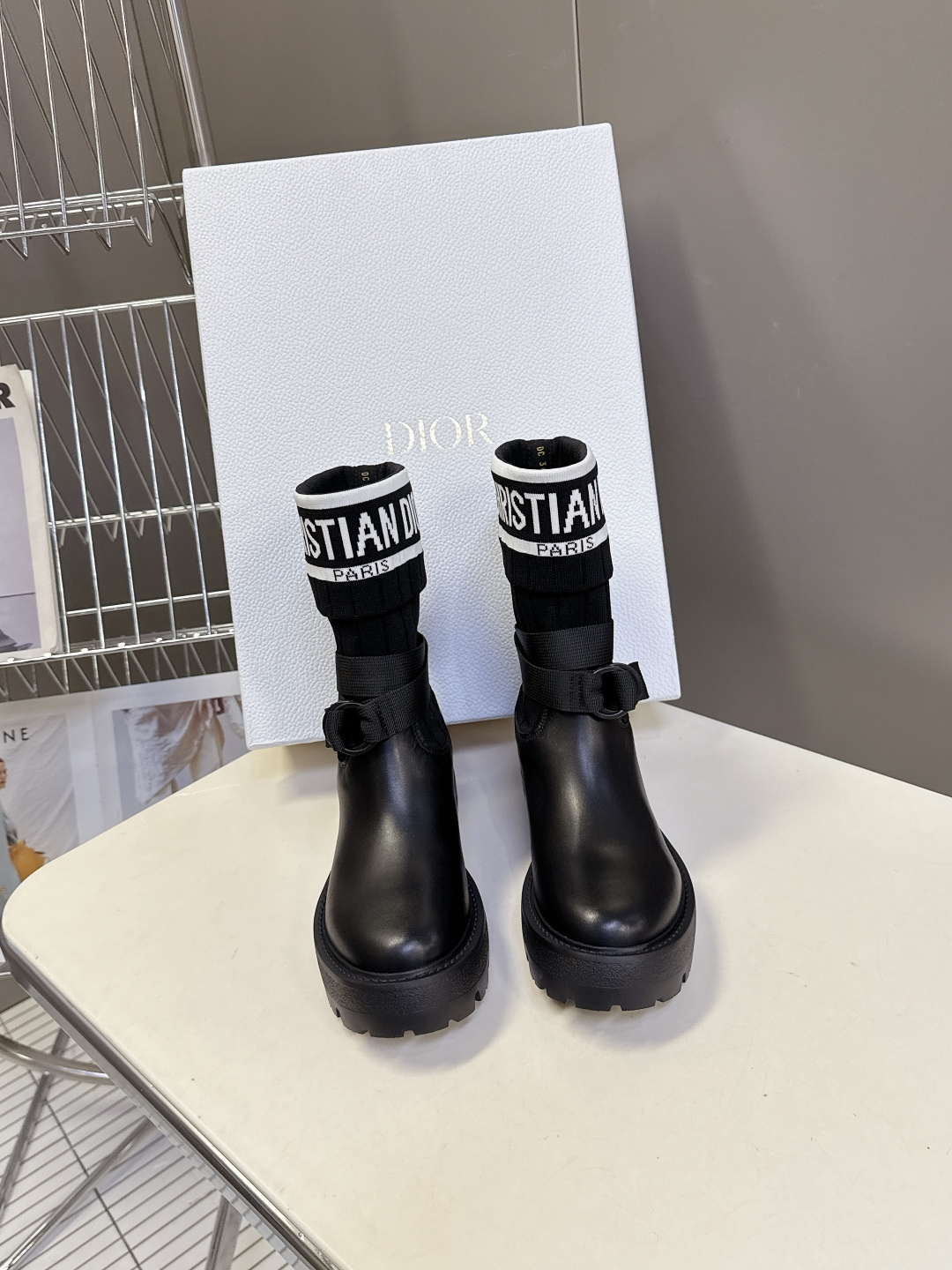 Dior迪奥秋冬最新款骑士靴 长靴 超多明星网红种草 时尚与潮流同时拥有 简约的设计 细节充满品牌元素 