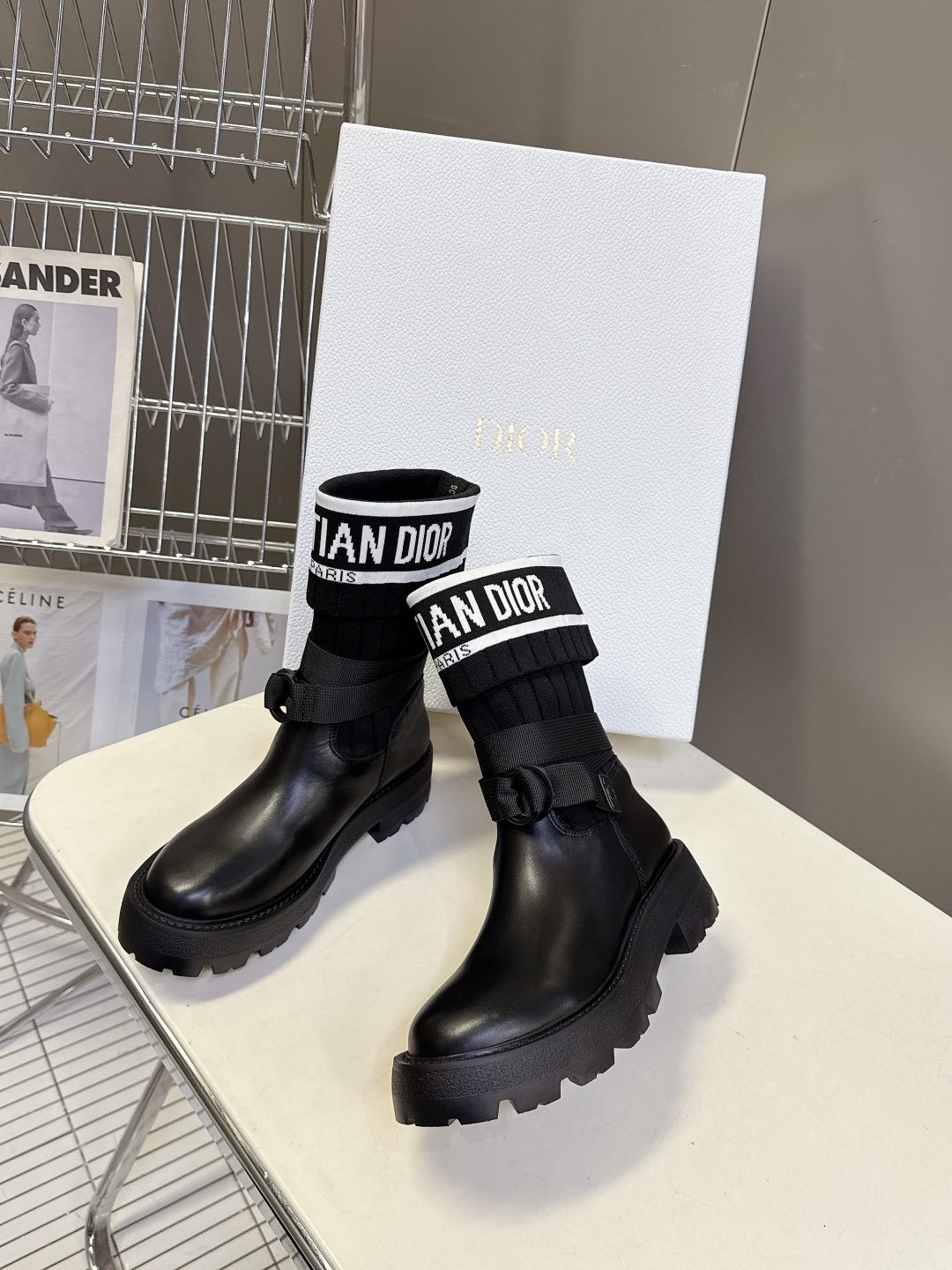 Dior迪奥秋冬最新款骑士靴 长靴 超多明星网红种草 时尚与潮流同时拥有 简约的设计 细节充满品牌元素 