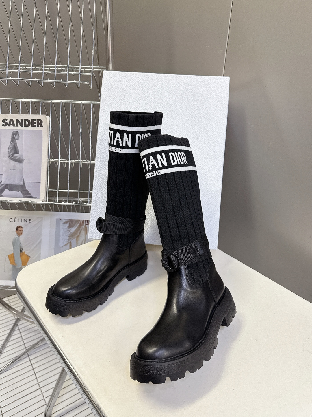 Dior迪奥秋冬最新款骑士靴 长靴 超多明星网红种草 时尚与潮流同时拥有 简约的设计 细节充满品牌元素 