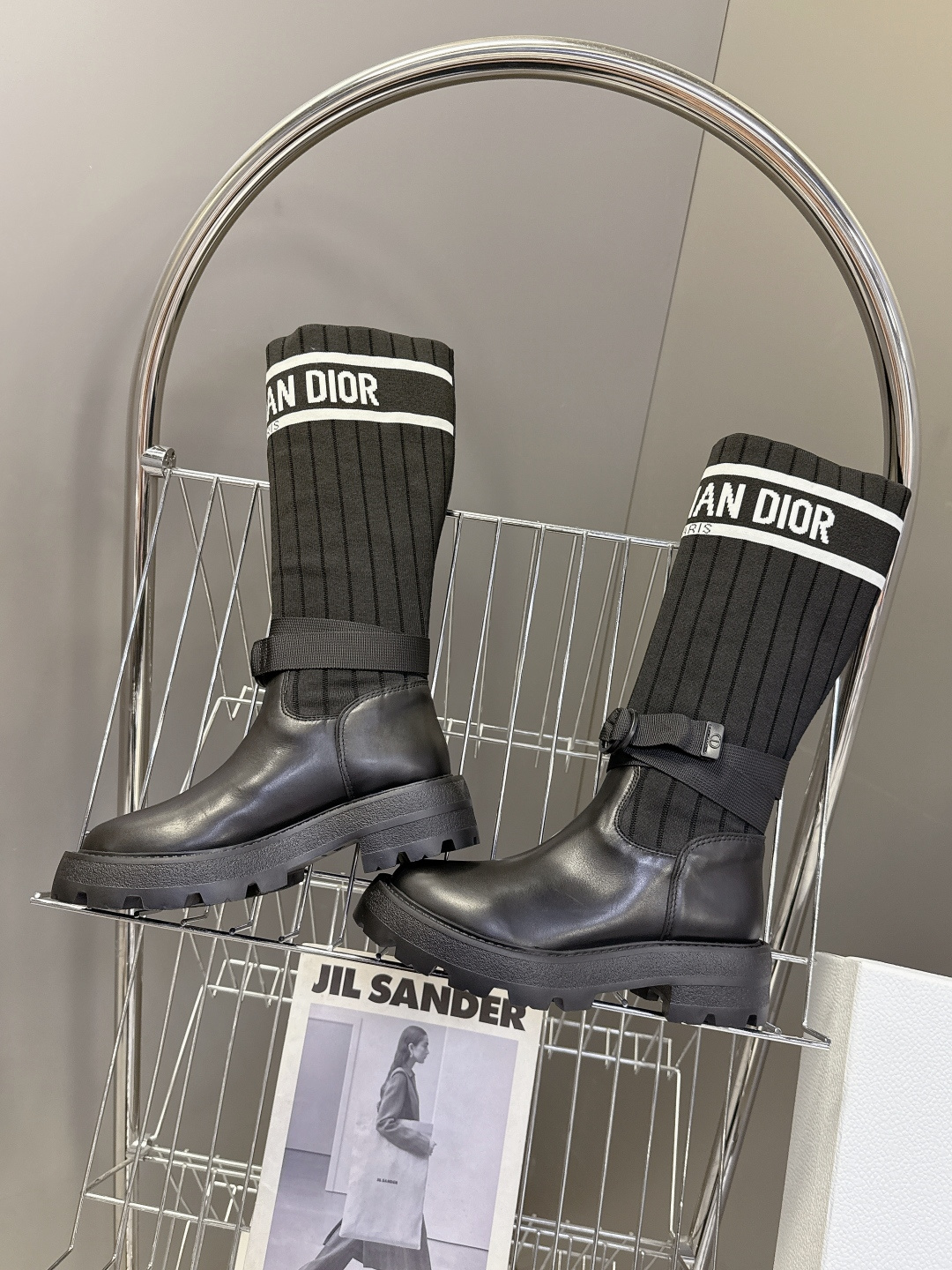 Dior迪奥秋冬最新款骑士靴 长靴 超多明星网红种草 时尚与潮流同时拥有 简约的设计 细节充满品牌元素 