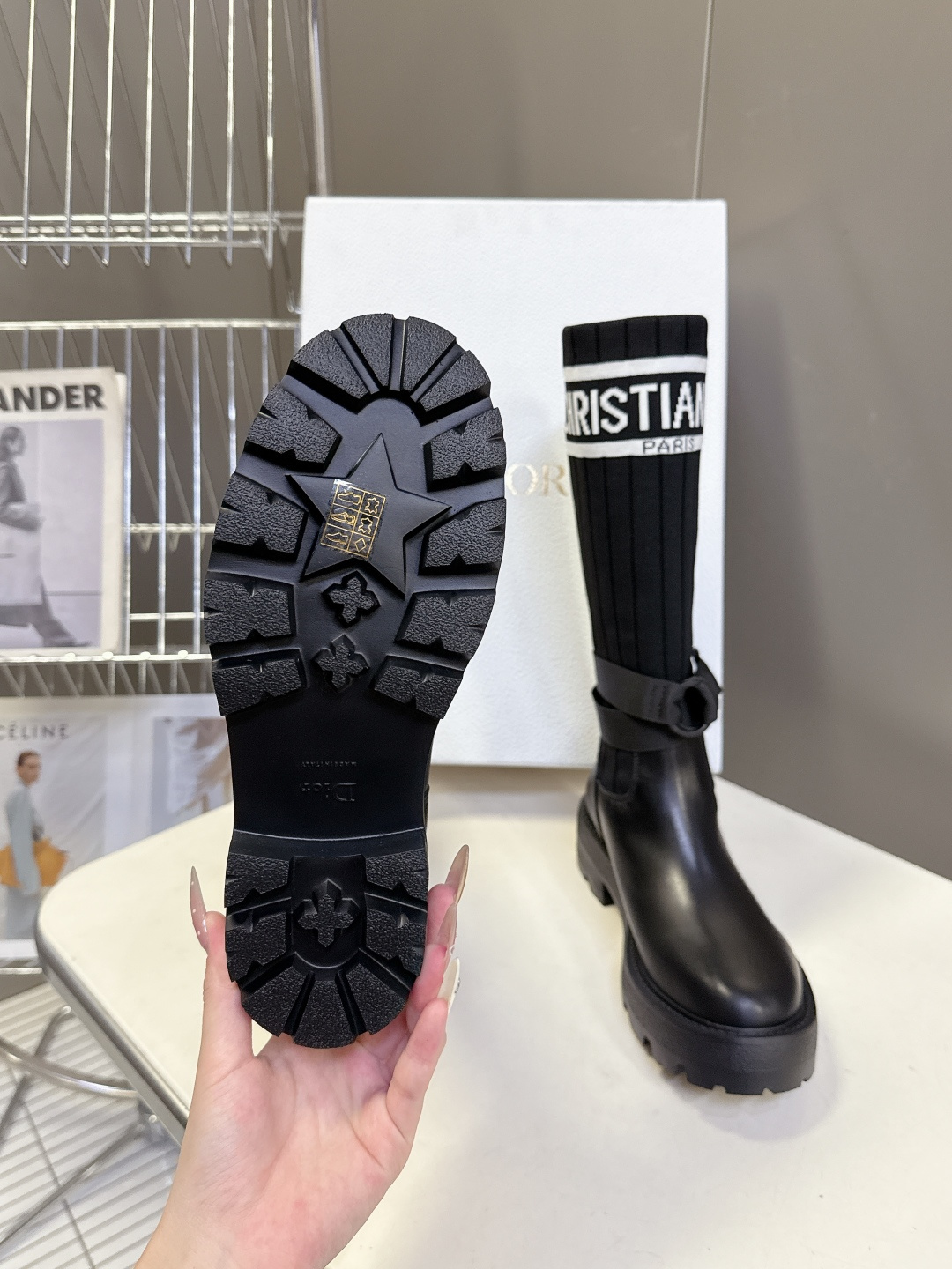Dior迪奥秋冬最新款骑士靴 长靴 超多明星网红种草 时尚与潮流同时拥有 简约的设计 细节充满品牌元素 