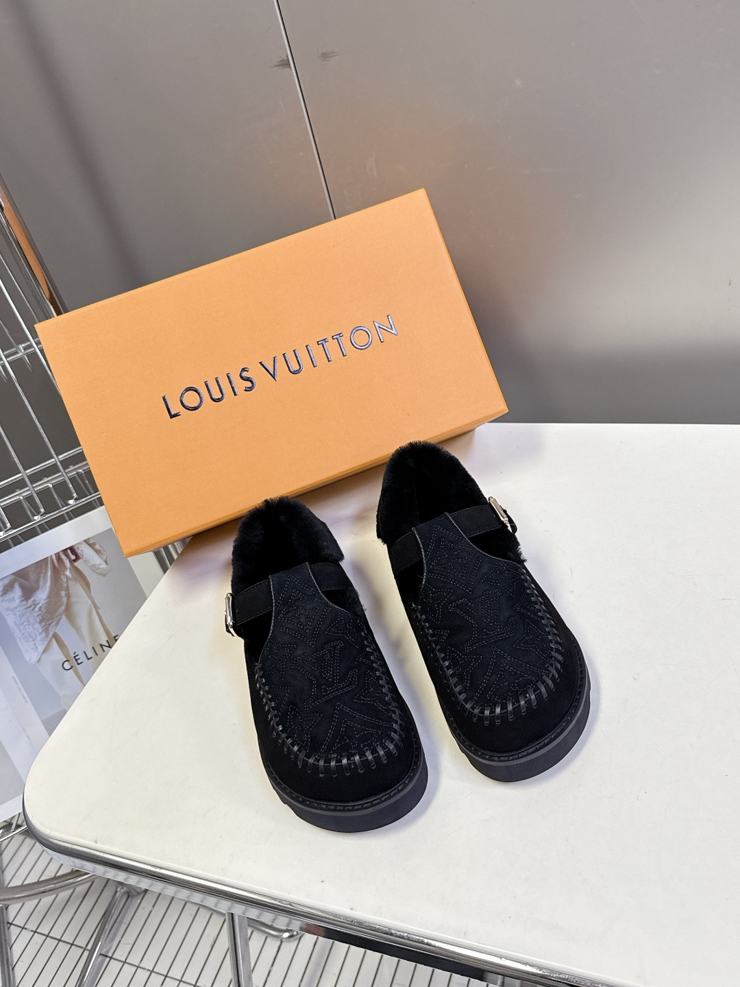 LV路易威登最新款秋冬新款纯羊毛拖厚底增高外穿羊毛拖 半包羊毛拖后跟附带固定扣✔️小个子必入款‼️ 增高
