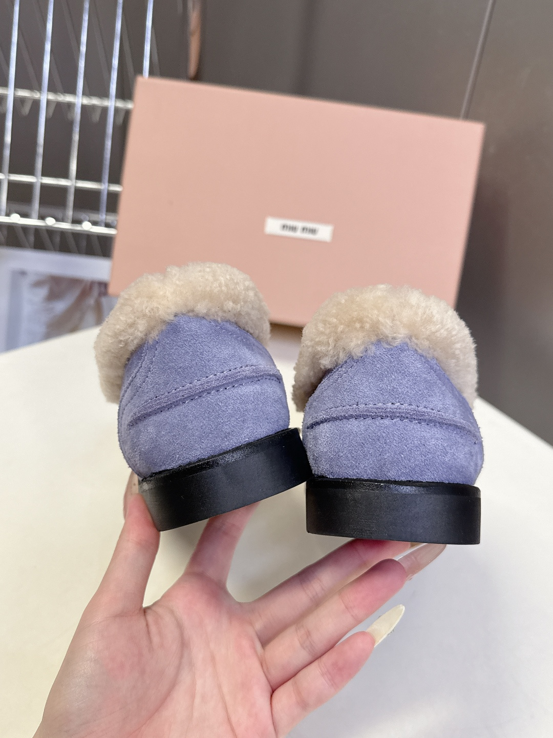 Miu Miu缪缪秋冬最新款钱币乐福鞋 毛毛鞋 超多明星时尚博主种草 毛茸茸的看着就暖和 新出的‘小钱币