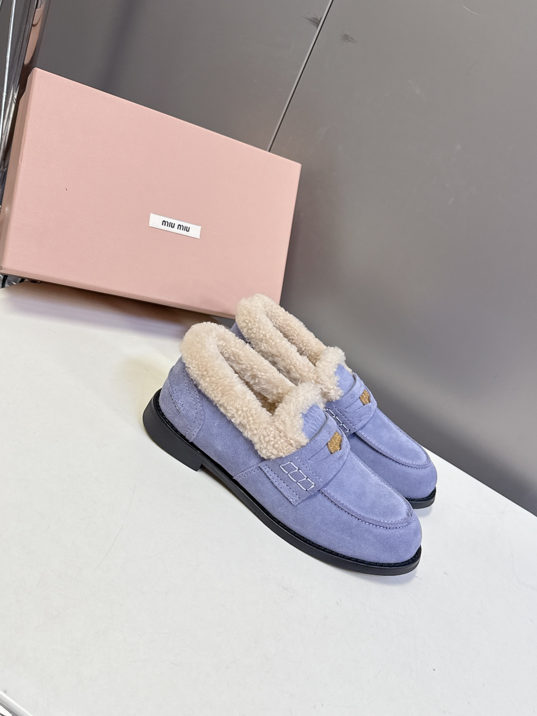 Miu Miu缪缪秋冬最新款钱币乐福鞋 毛毛鞋 超多明星时尚博主种草 毛茸茸的看着就暖和 新出的‘小钱币