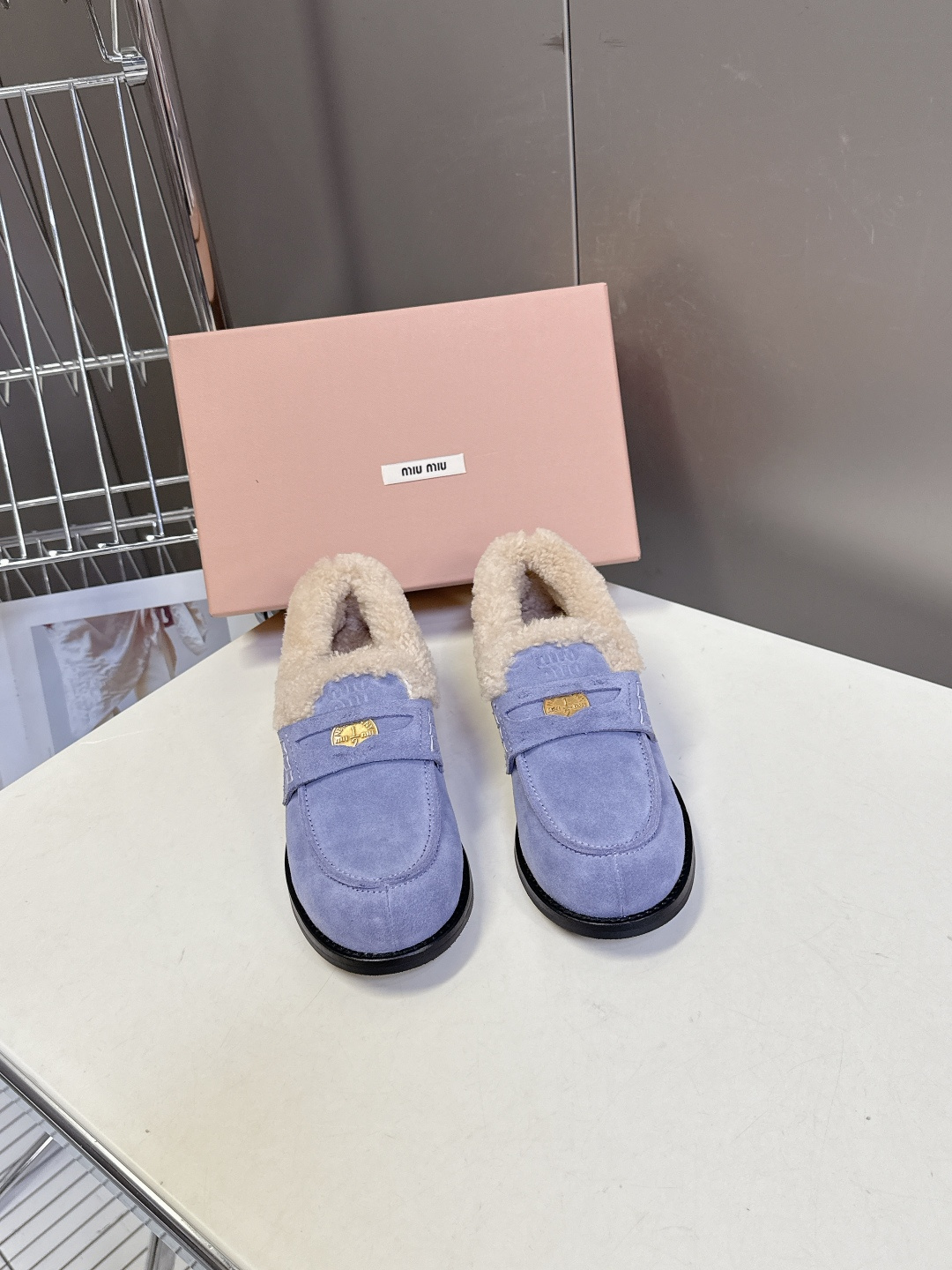 Miu Miu缪缪秋冬最新款钱币乐福鞋 毛毛鞋 超多明星时尚博主种草 毛茸茸的看着就暖和 新出的‘小钱币