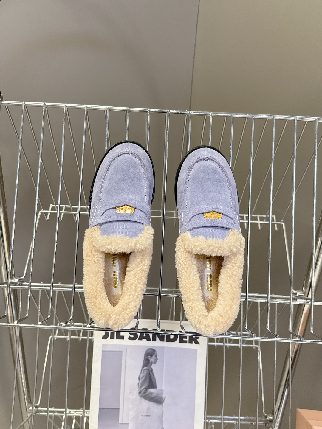 Miu Miu缪缪秋冬最新款钱币乐福鞋 毛毛鞋 超多明星时尚博主种草 毛茸茸的看着就暖和 新出的‘小钱币