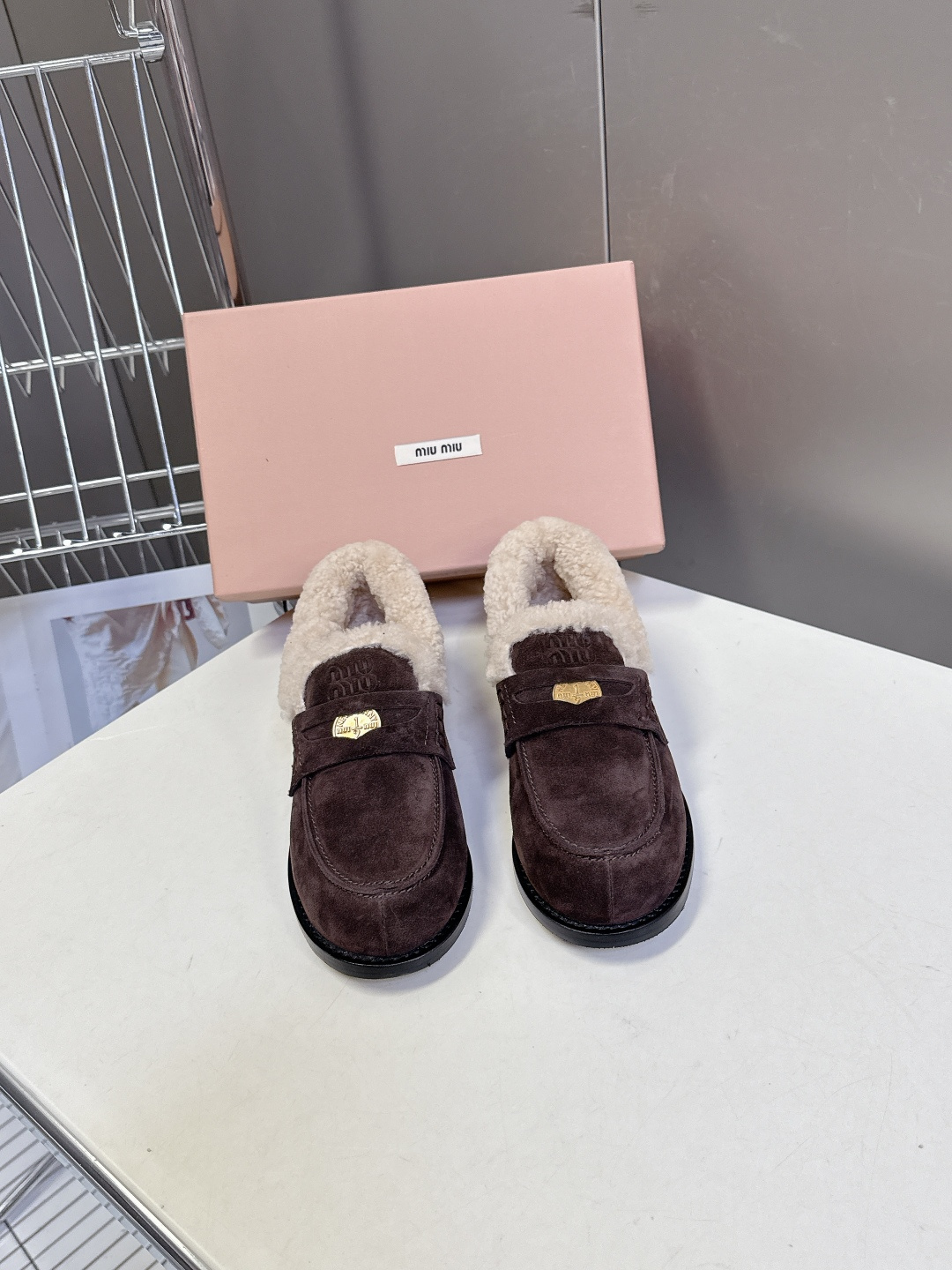 Miu Miu缪缪秋冬最新款钱币乐福鞋 毛毛鞋 超多明星时尚博主种草 毛茸茸的看着就暖和 新出的‘小钱币