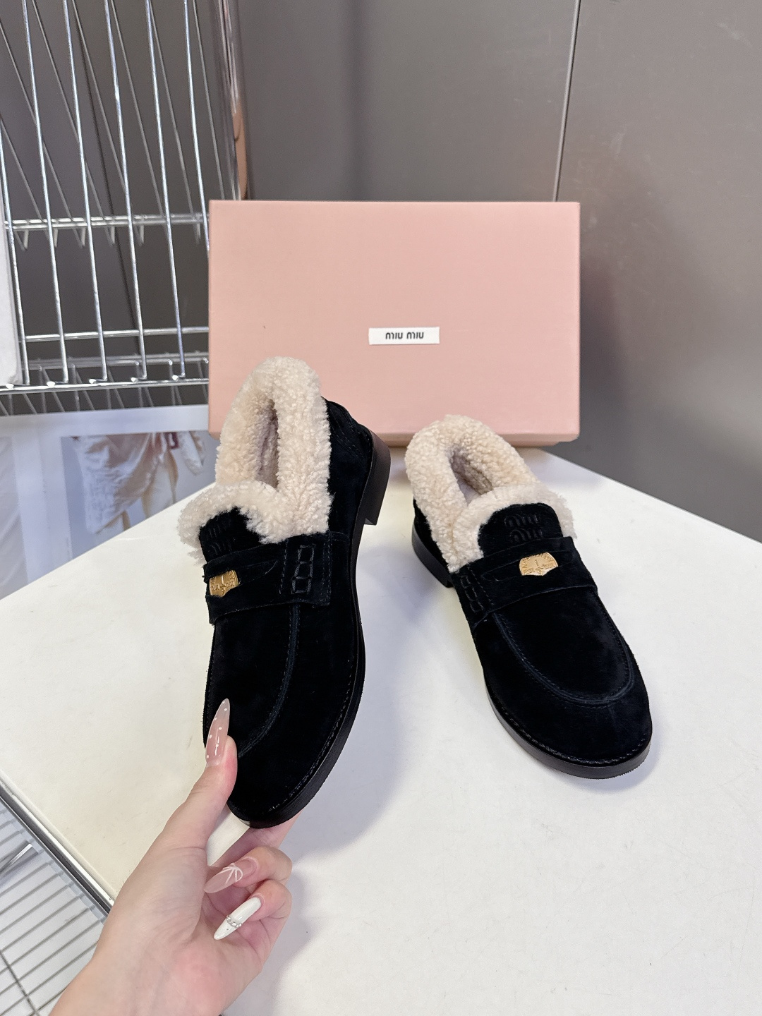 Miu Miu缪缪秋冬最新款钱币乐福鞋 毛毛鞋 超多明星时尚博主种草 毛茸茸的看着就暖和 新出的‘小钱币
