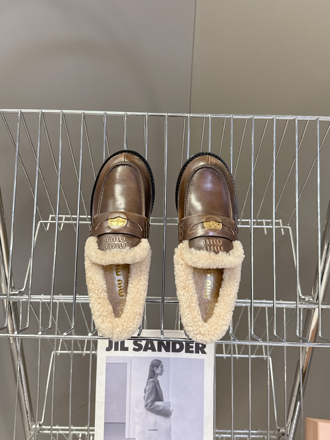 Miu Miu缪缪秋冬最新款钱币乐福鞋 毛毛鞋 超多明星时尚博主种草 毛茸茸的看着就暖和 新出的‘小钱币