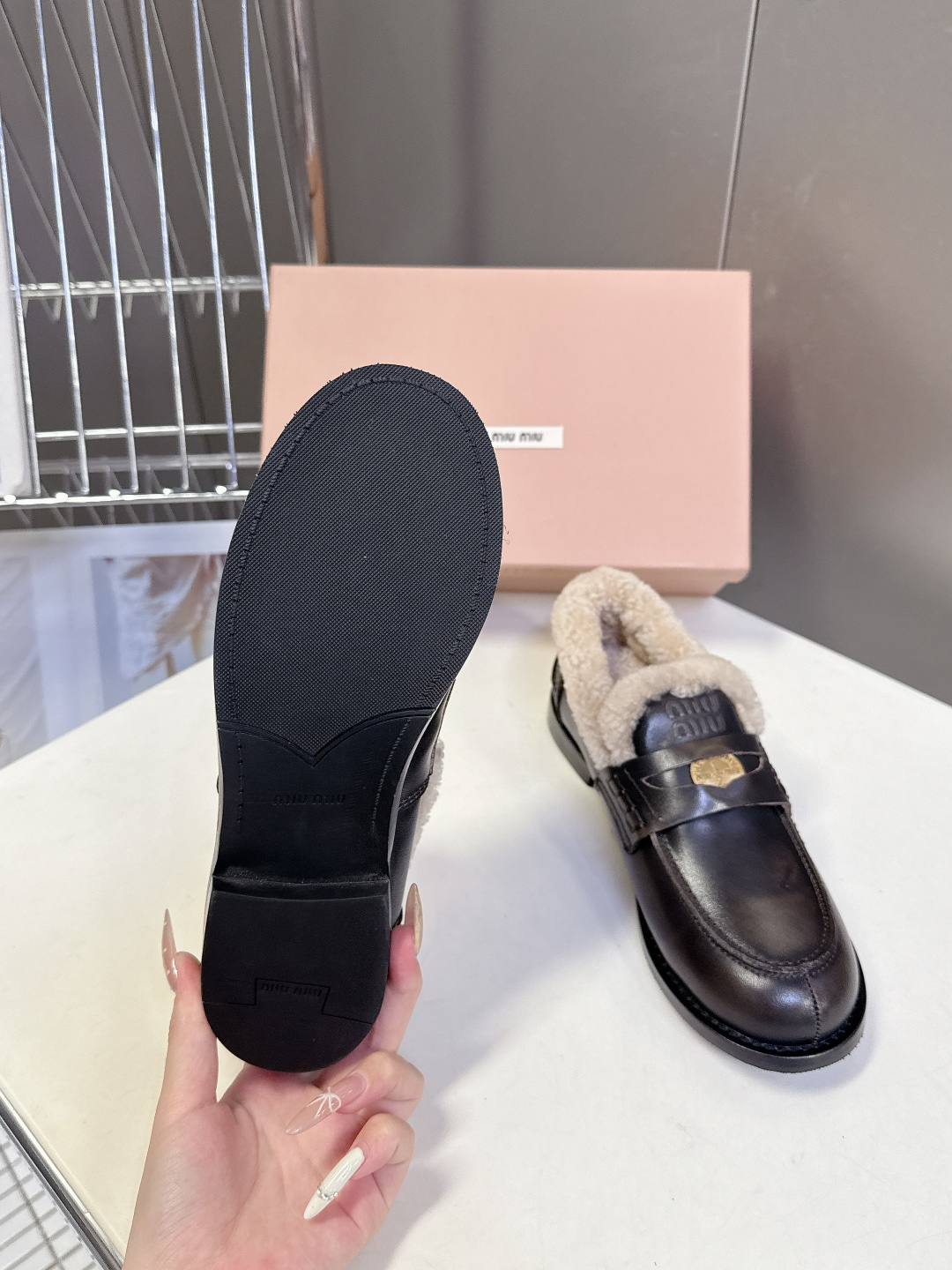 Miu Miu缪缪秋冬最新款钱币乐福鞋 毛毛鞋 超多明星时尚博主种草 毛茸茸的看着就暖和 新出的‘小钱币