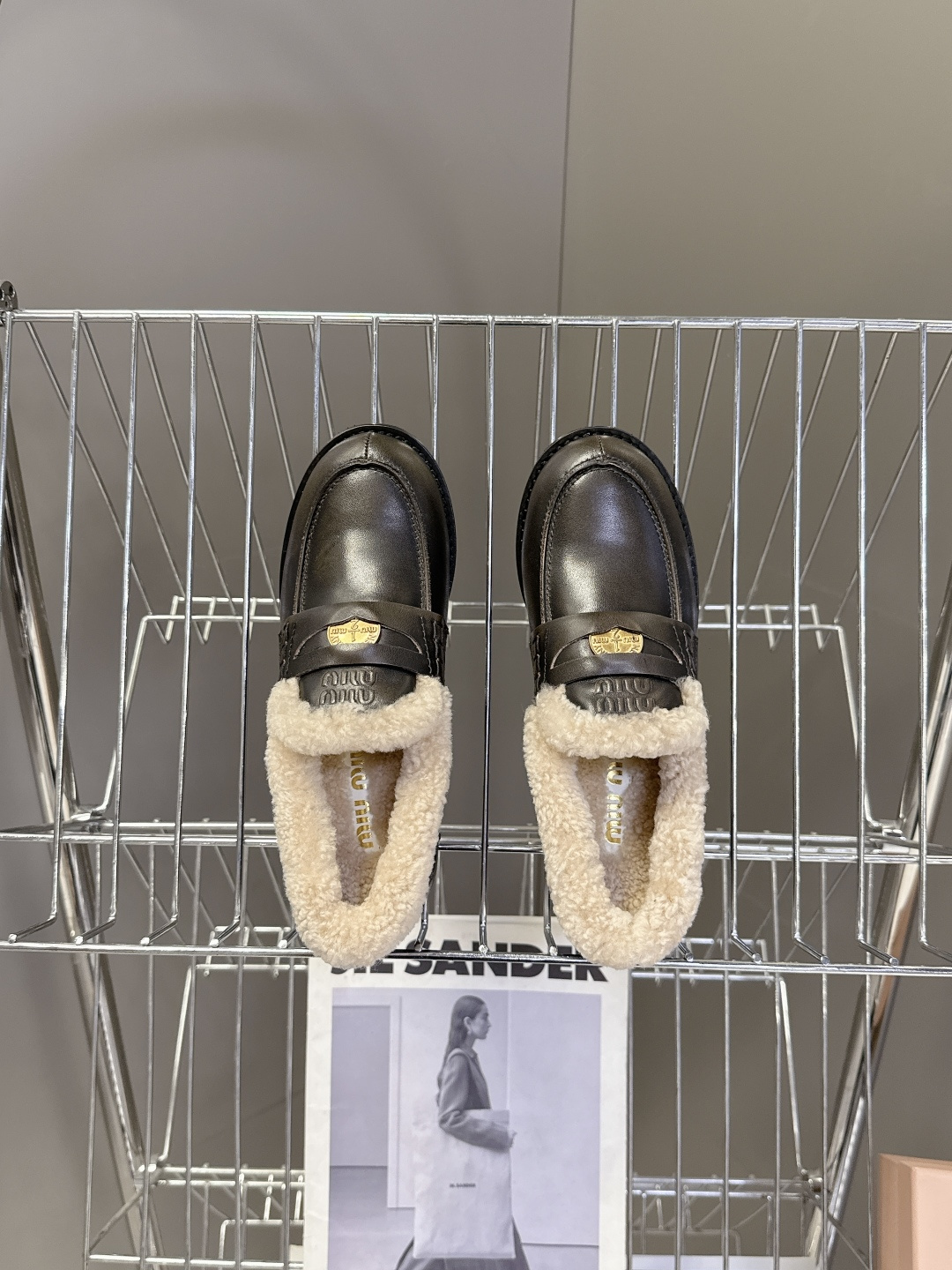 Miu Miu缪缪秋冬最新款钱币乐福鞋 毛毛鞋 超多明星时尚博主种草 毛茸茸的看着就暖和 新出的‘小钱币