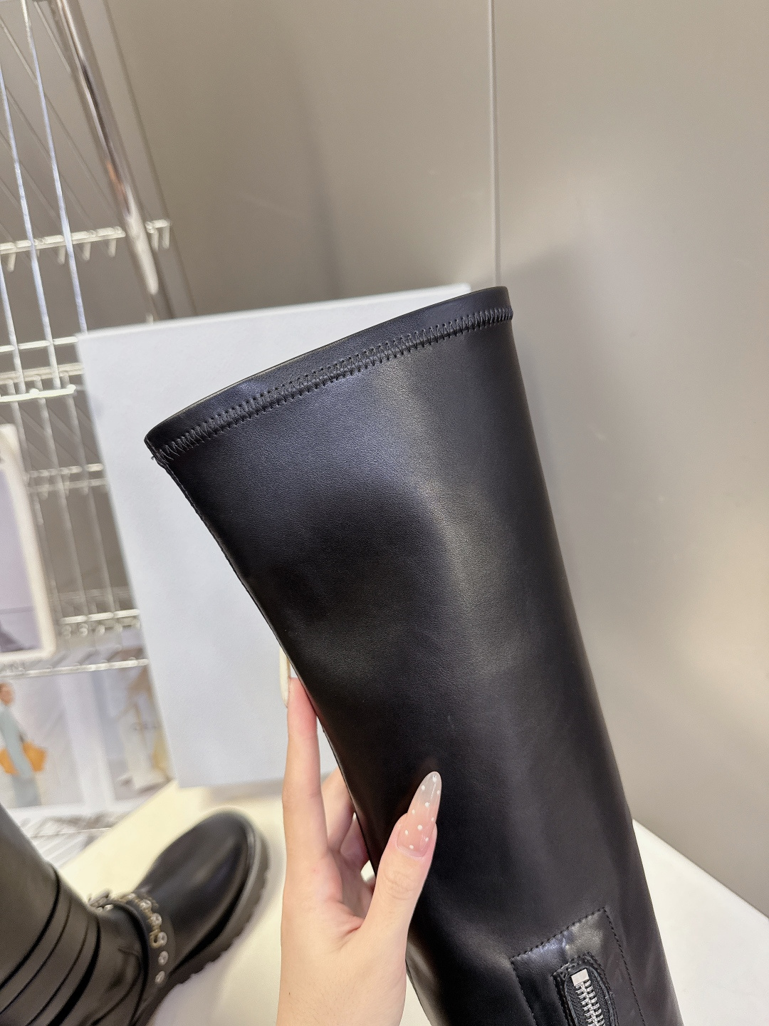 Dior迪奥秋冬最新走秀款朋克风带子长靴 超多明星时尚博主种草 D家这一季好看的款式真的是太多了 复古朋