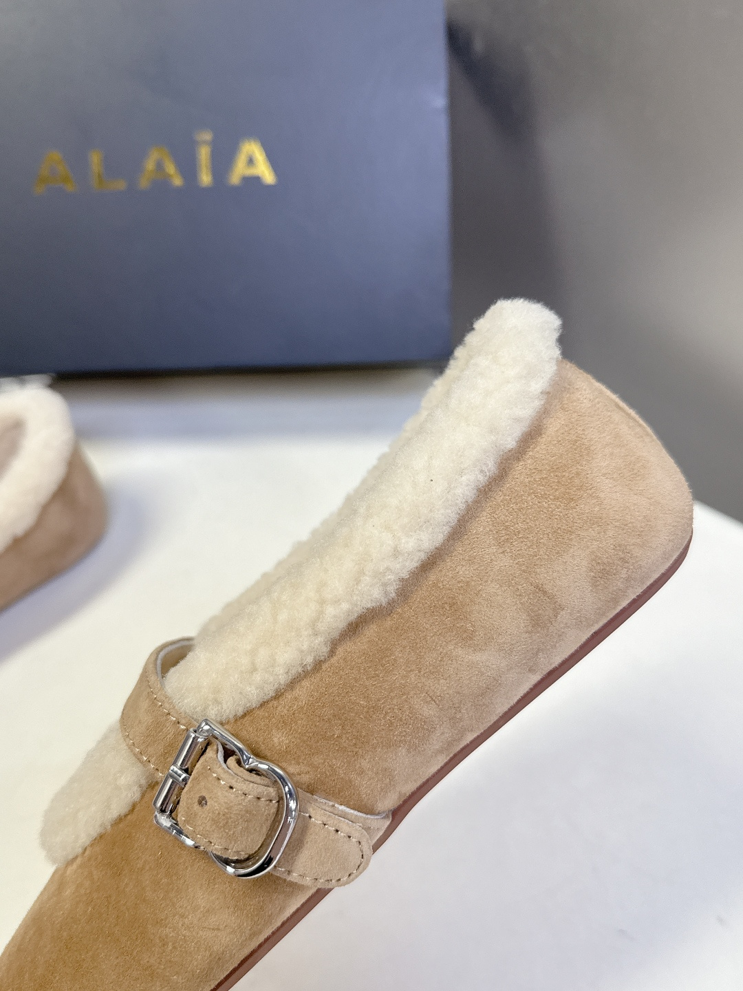 Alaia 阿莱亚秋冬走秀款平底玛丽珍毛毛鞋 章小蕙同款 甜酷仙女风 人气超高的一款毛里平底鞋，浪漫又迷