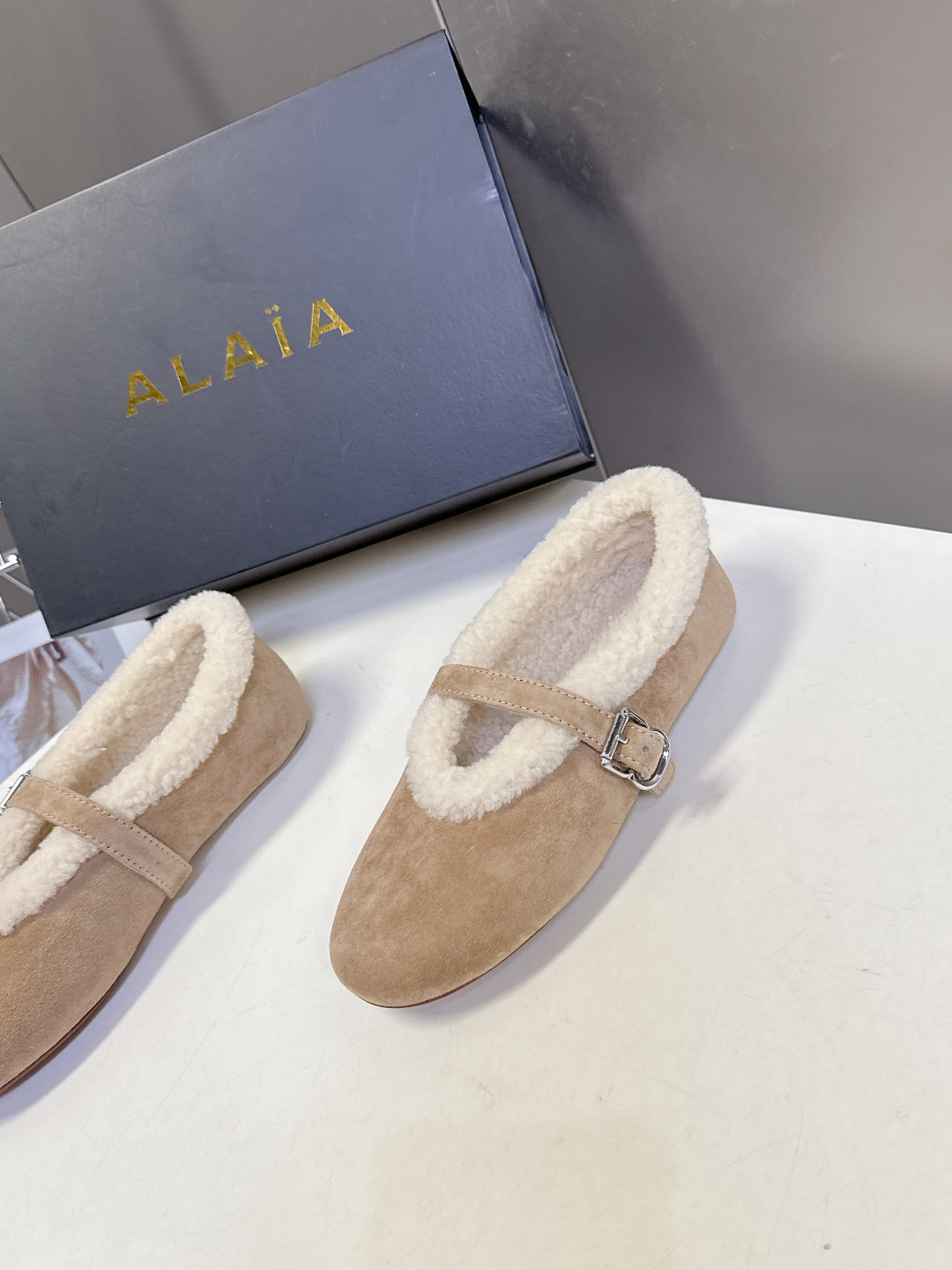 Alaia 阿莱亚秋冬走秀款平底玛丽珍毛毛鞋 章小蕙同款 甜酷仙女风 人气超高的一款毛里平底鞋，浪漫又迷