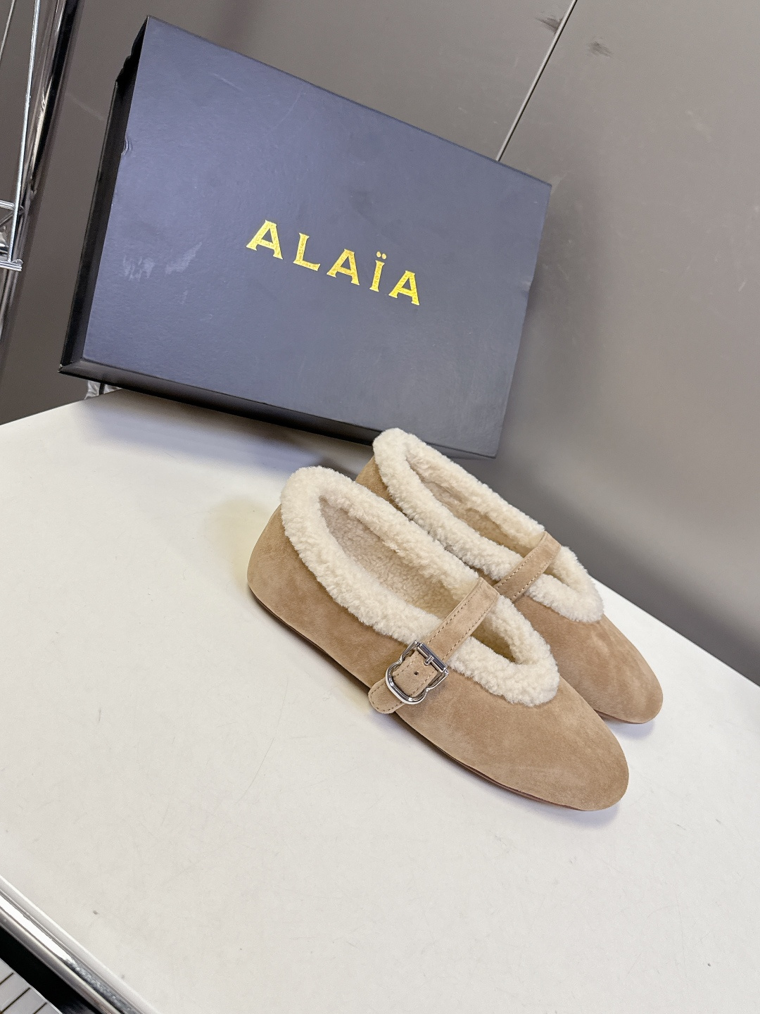 Alaia 阿莱亚秋冬走秀款平底玛丽珍毛毛鞋 章小蕙同款 甜酷仙女风 人气超高的一款毛里平底鞋，浪漫又迷