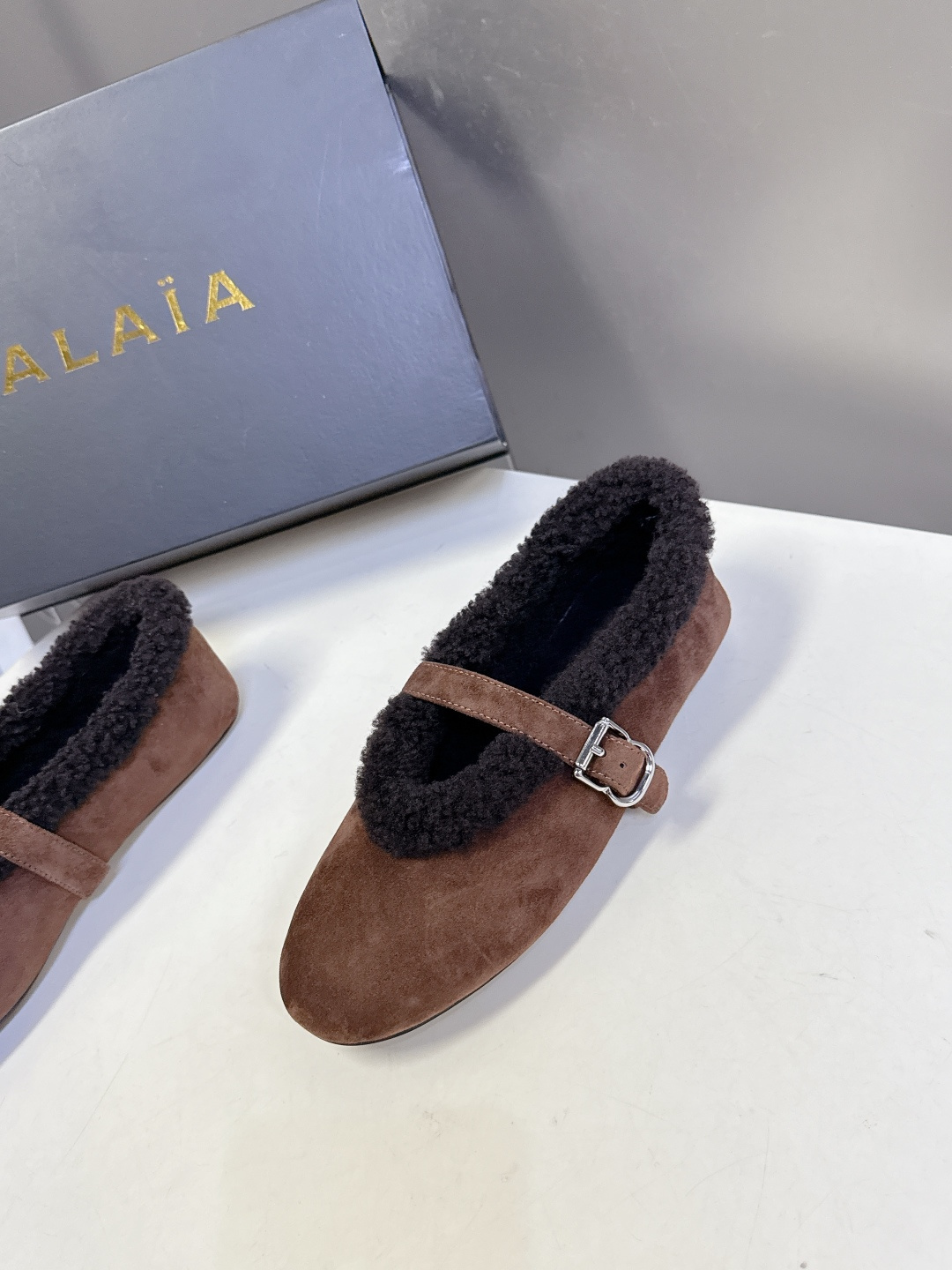 Alaia 阿莱亚秋冬走秀款平底玛丽珍毛毛鞋 章小蕙同款 甜酷仙女风 人气超高的一款毛里平底鞋，浪漫又迷