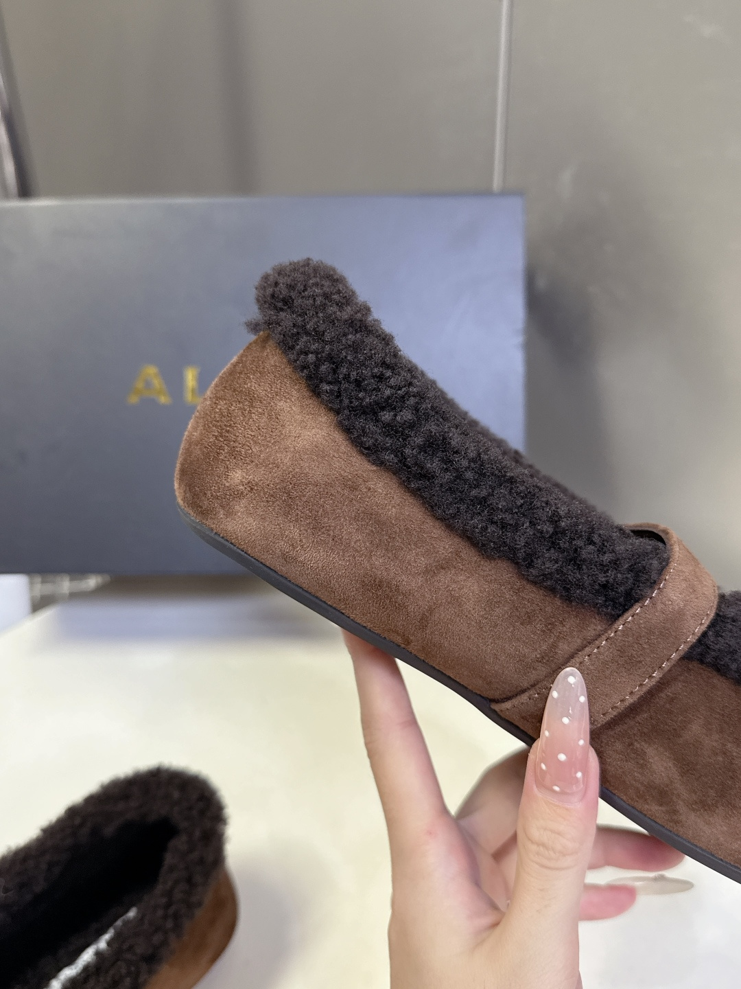 Alaia 阿莱亚秋冬走秀款平底玛丽珍毛毛鞋 章小蕙同款 甜酷仙女风 人气超高的一款毛里平底鞋，浪漫又迷