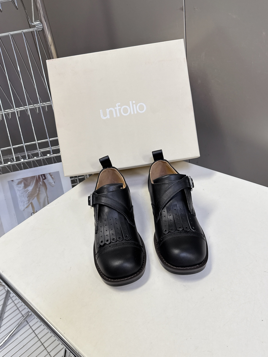 unfolio小众品牌最新款Eloise 孟克鞋乐福鞋 甄选自然纹理牛皮与温暖毛呢织物，精妙拼接诠释复古