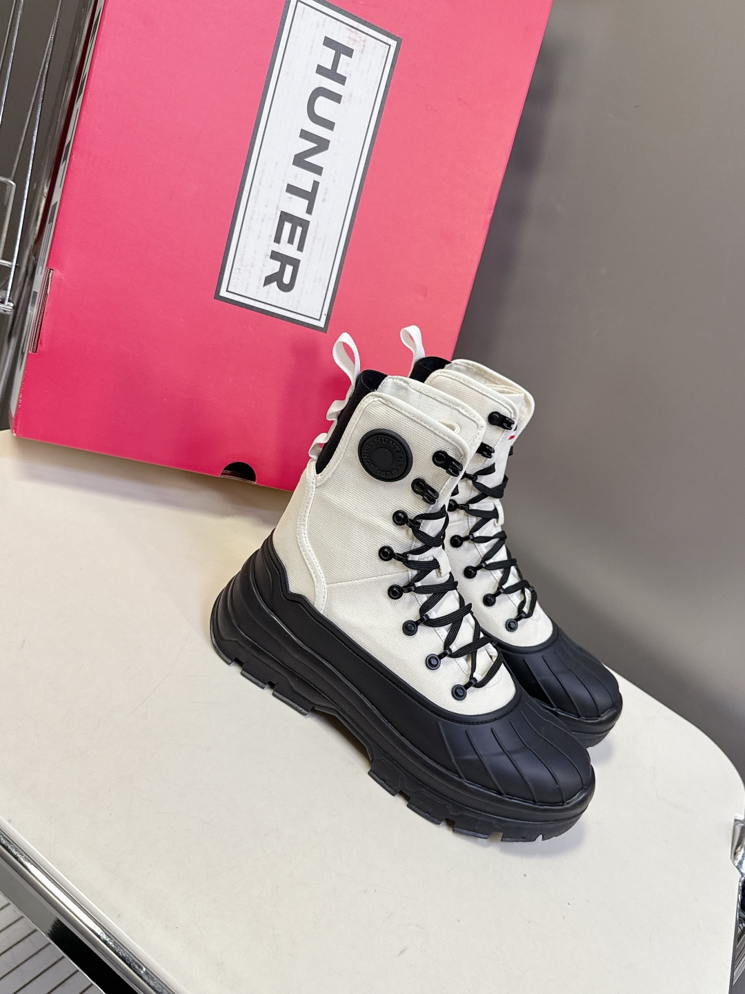 HUNTER秋冬专柜最新款马丁靴 超多明星网红种草 时尚博主同款 秋冬力推单品！超火的雨靴品牌 终于出常