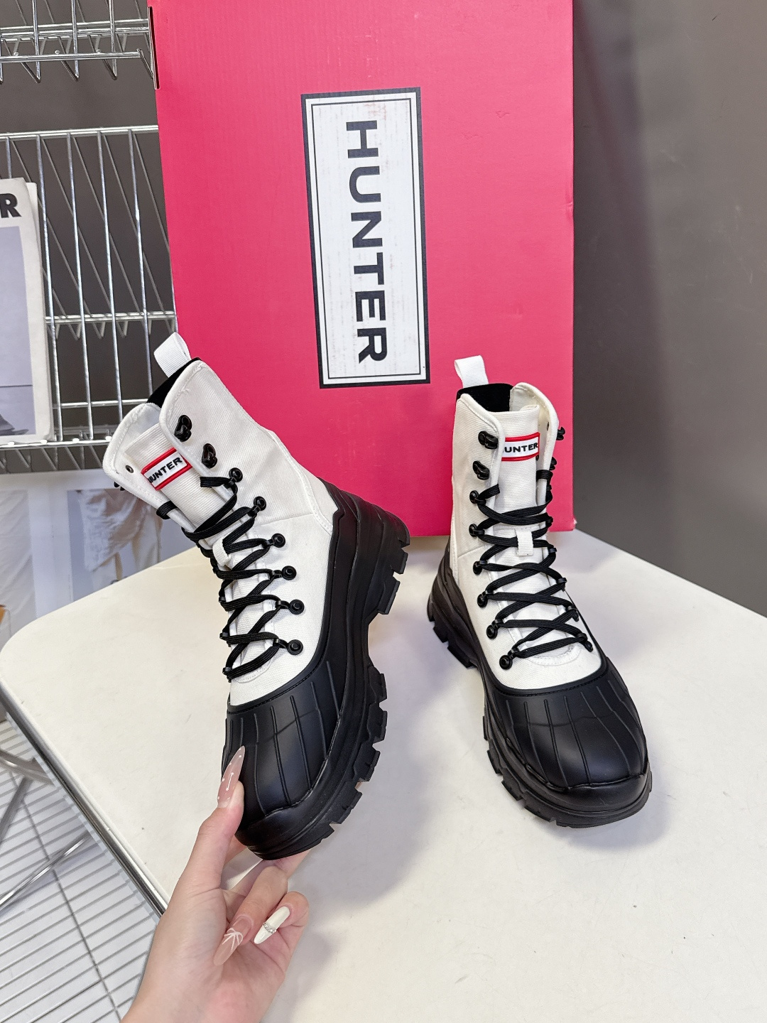 HUNTER秋冬专柜最新款马丁靴 超多明星网红种草 时尚博主同款 秋冬力推单品！超火的雨靴品牌 终于出常