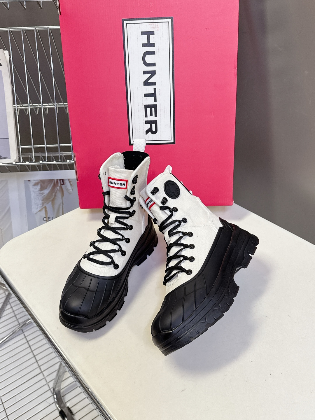 HUNTER秋冬专柜最新款马丁靴 超多明星网红种草 时尚博主同款 秋冬力推单品！超火的雨靴品牌 终于出常