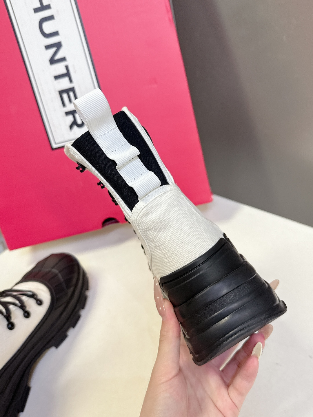 HUNTER秋冬专柜最新款马丁靴 超多明星网红种草 时尚博主同款 秋冬力推单品！超火的雨靴品牌 终于出常