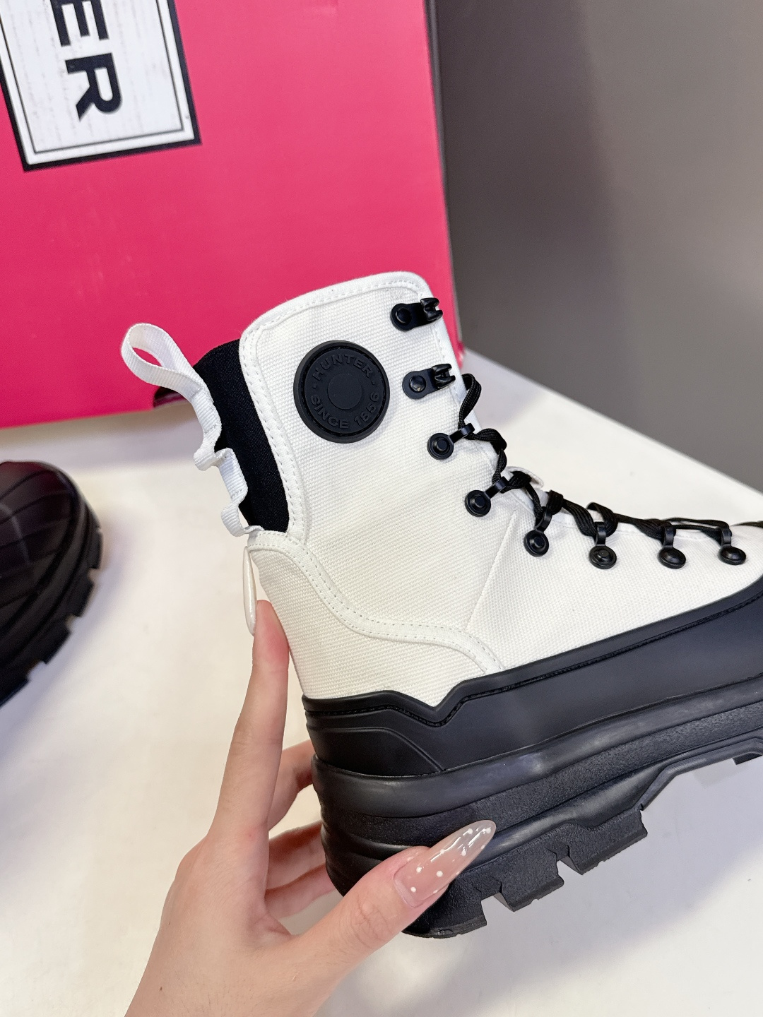 HUNTER秋冬专柜最新款马丁靴 超多明星网红种草 时尚博主同款 秋冬力推单品！超火的雨靴品牌 终于出常