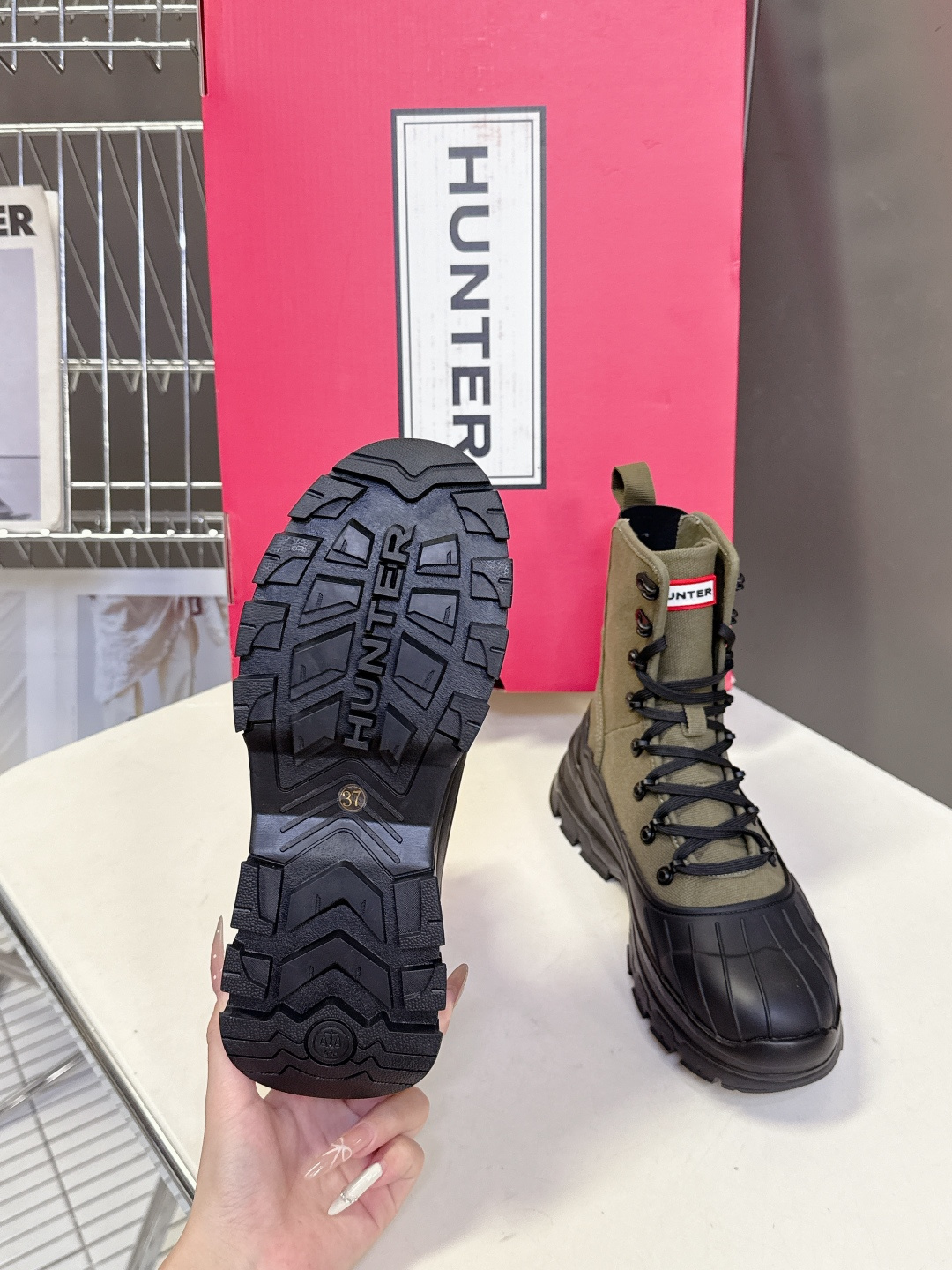 HUNTER秋冬专柜最新款马丁靴 超多明星网红种草 时尚博主同款 秋冬力推单品！超火的雨靴品牌 终于出常