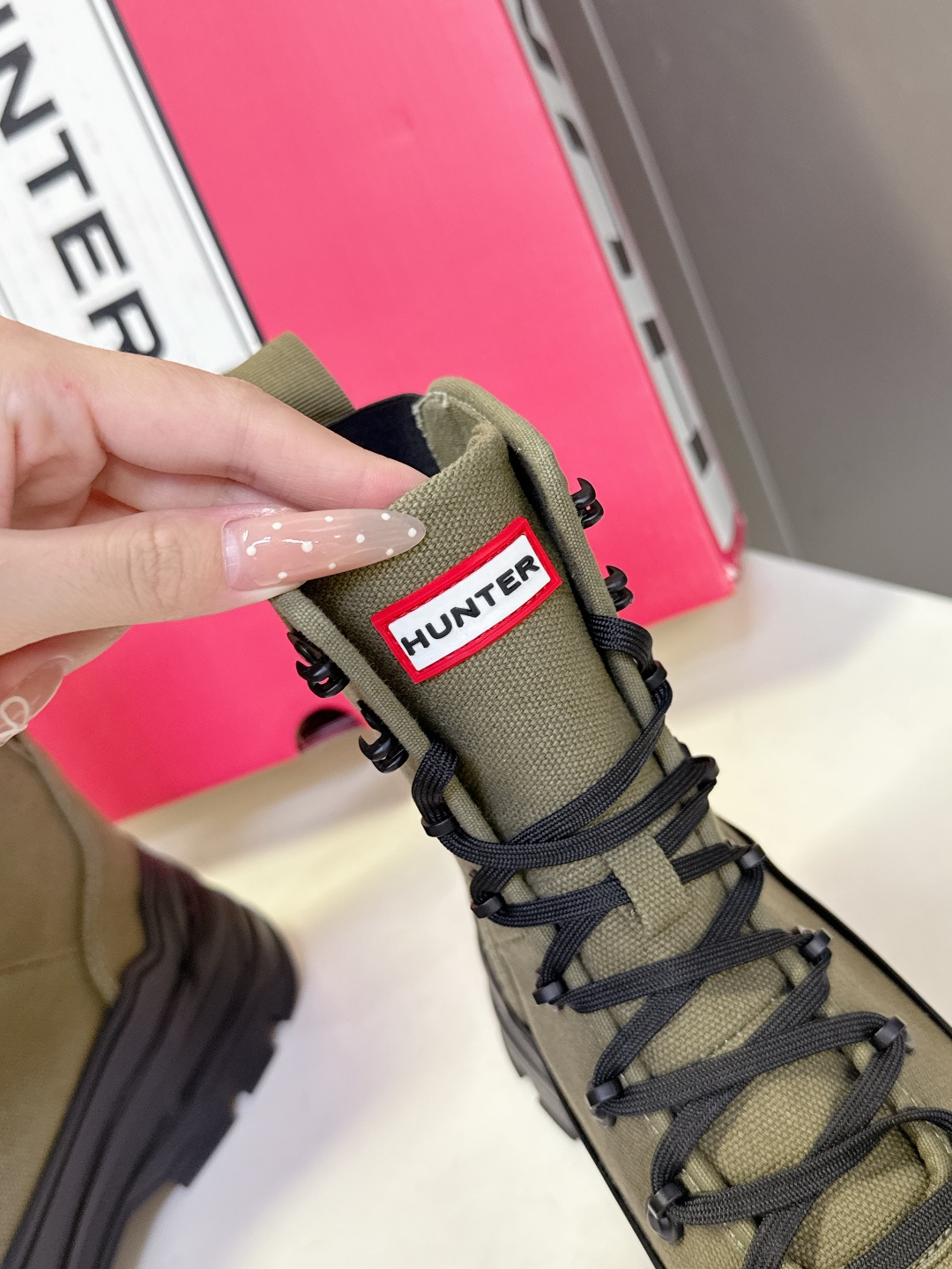 HUNTER秋冬专柜最新款马丁靴 超多明星网红种草 时尚博主同款 秋冬力推单品！超火的雨靴品牌 终于出常