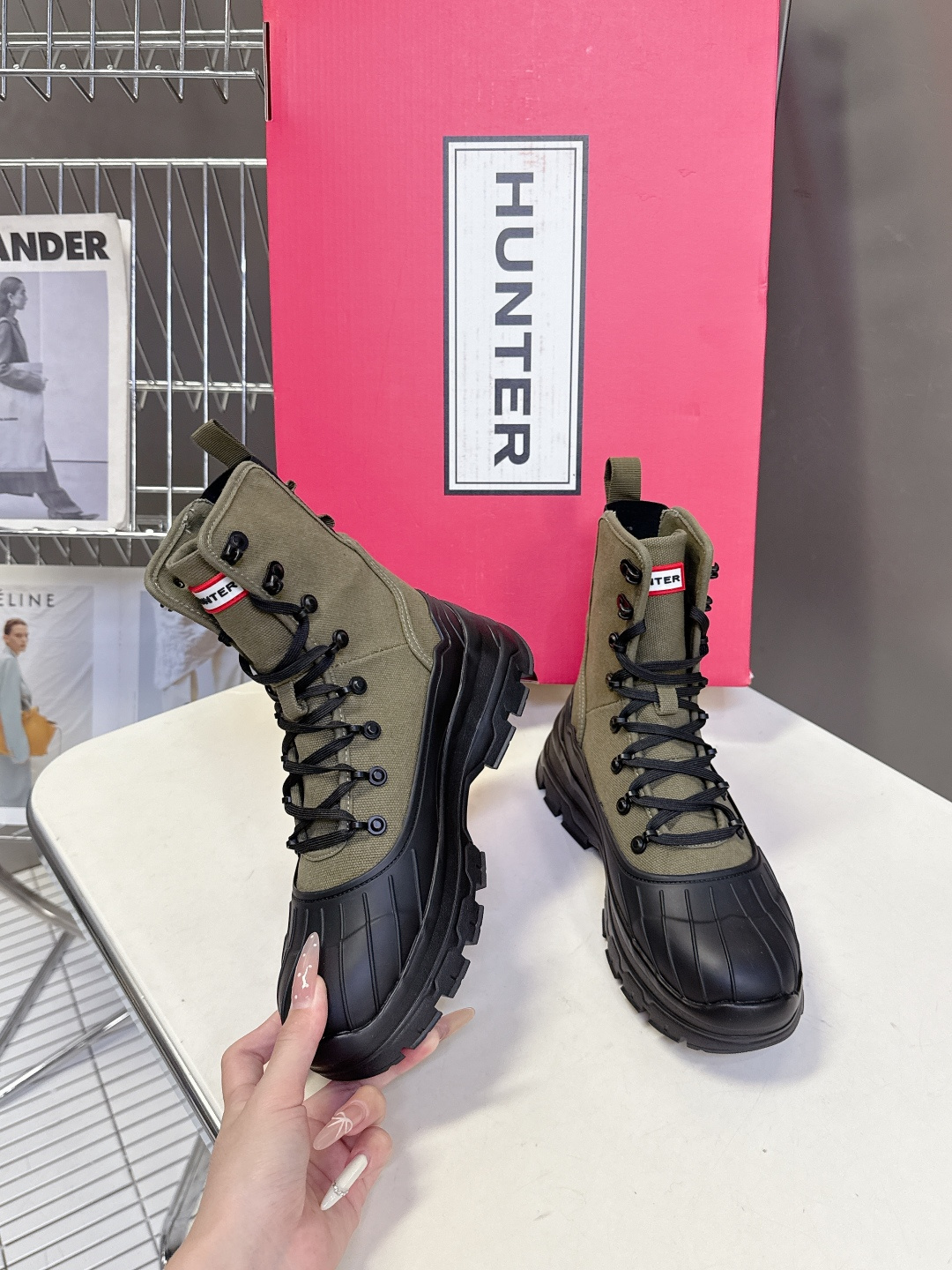HUNTER秋冬专柜最新款马丁靴 超多明星网红种草 时尚博主同款 秋冬力推单品！超火的雨靴品牌 终于出常