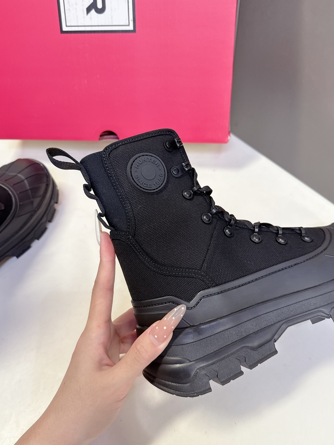 HUNTER秋冬专柜最新款马丁靴 超多明星网红种草 时尚博主同款 秋冬力推单品！超火的雨靴品牌 终于出常