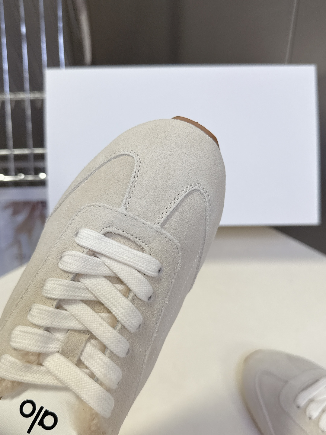 alo2025秋冬最新款毛毛鞋 德训鞋 休闲鞋 美国瑜伽服品牌超火的alo 欧美明星私服首选 这系列真的