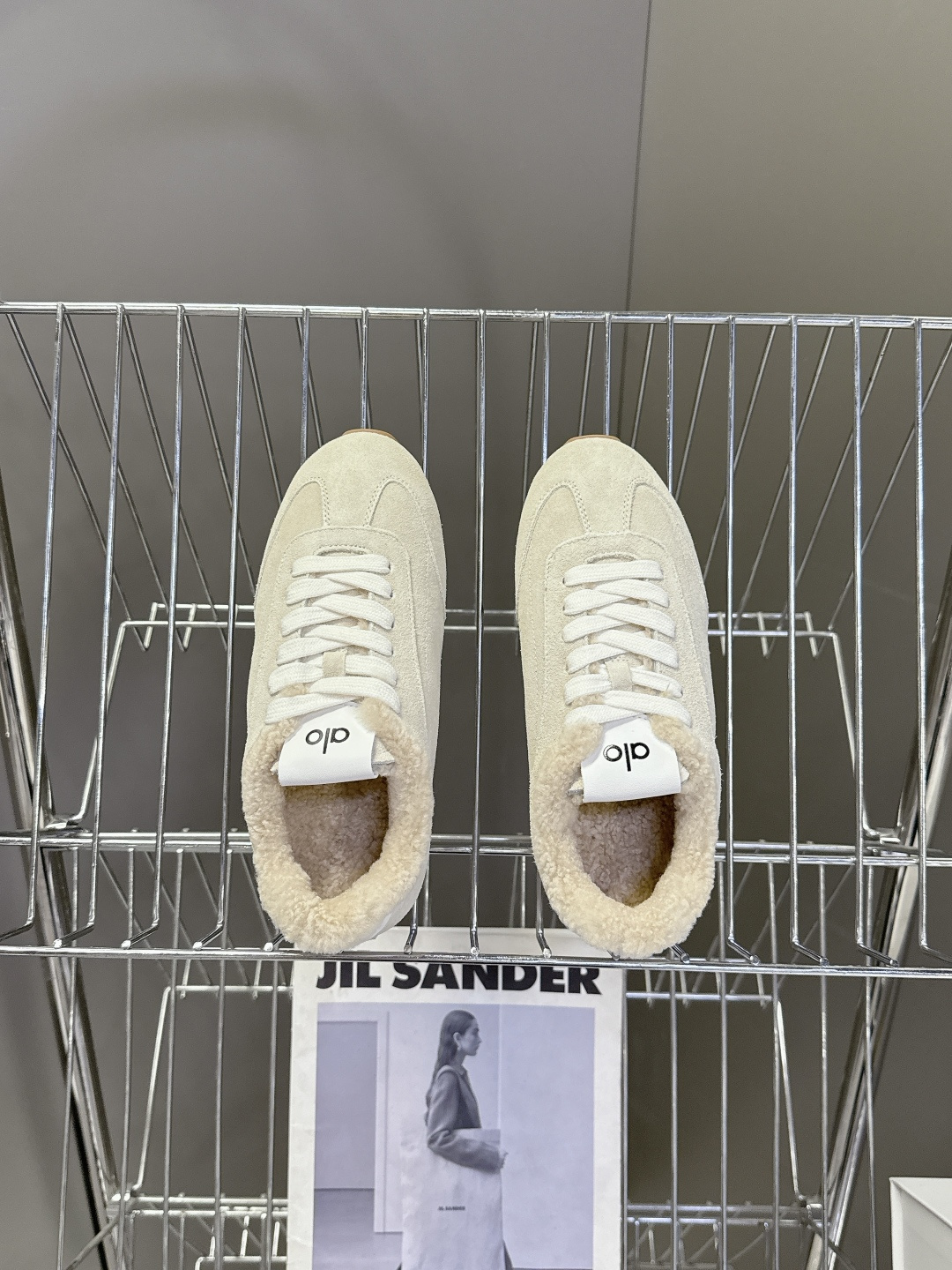 alo2025秋冬最新款毛毛鞋 德训鞋 休闲鞋 美国瑜伽服品牌超火的alo 欧美明星私服首选 这系列真的