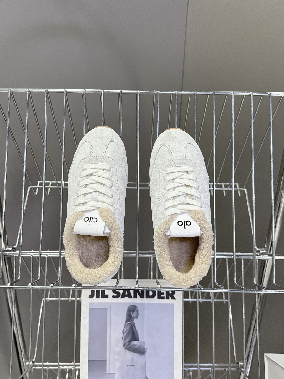 alo2025秋冬最新款毛毛鞋 德训鞋 休闲鞋 美国瑜伽服品牌超火的alo 欧美明星私服首选 这系列真的