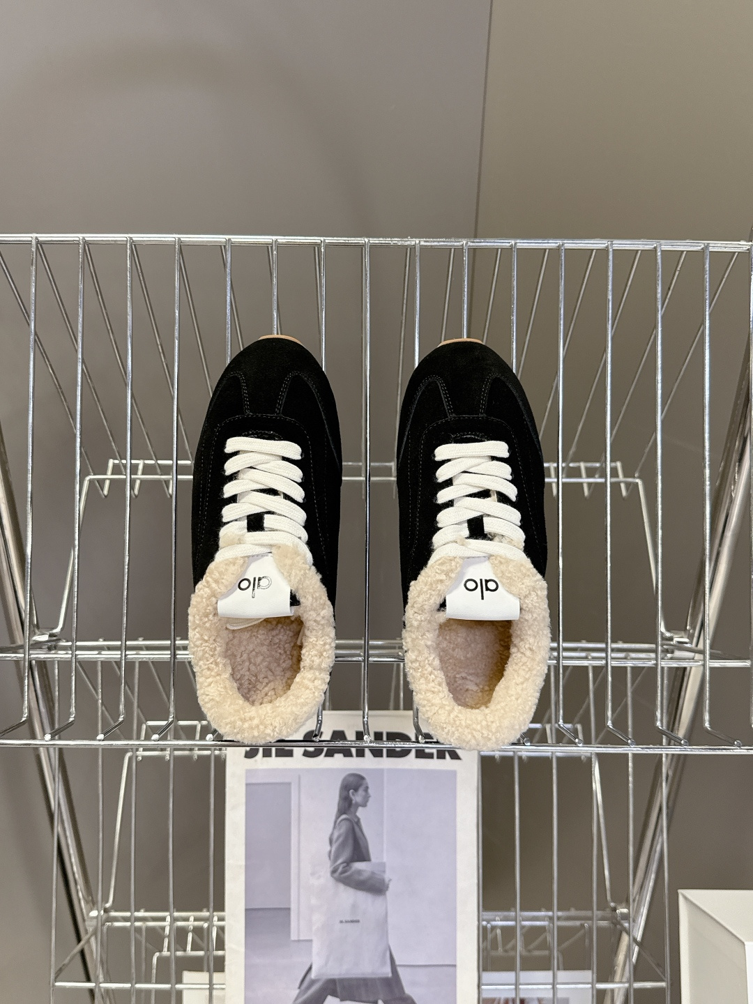 alo2025秋冬最新款毛毛鞋 德训鞋 休闲鞋 美国瑜伽服品牌超火的alo 欧美明星私服首选 这系列真的