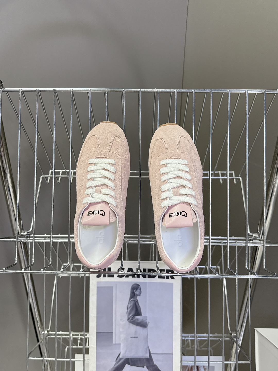 alo✖️Jisoo智秀最新联名款德训鞋 休闲鞋 美国瑜伽服品牌超火的alo 智秀Jisoo参与设计联名