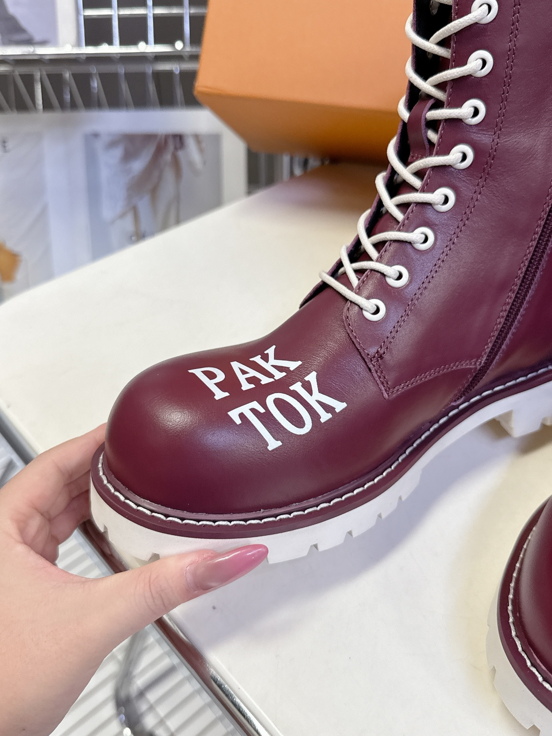 路易威登LOUIS VUITTON秋冬最新情侣款马丁靴 超多明星时尚博主种草 原版一比一复刻打造 版型超