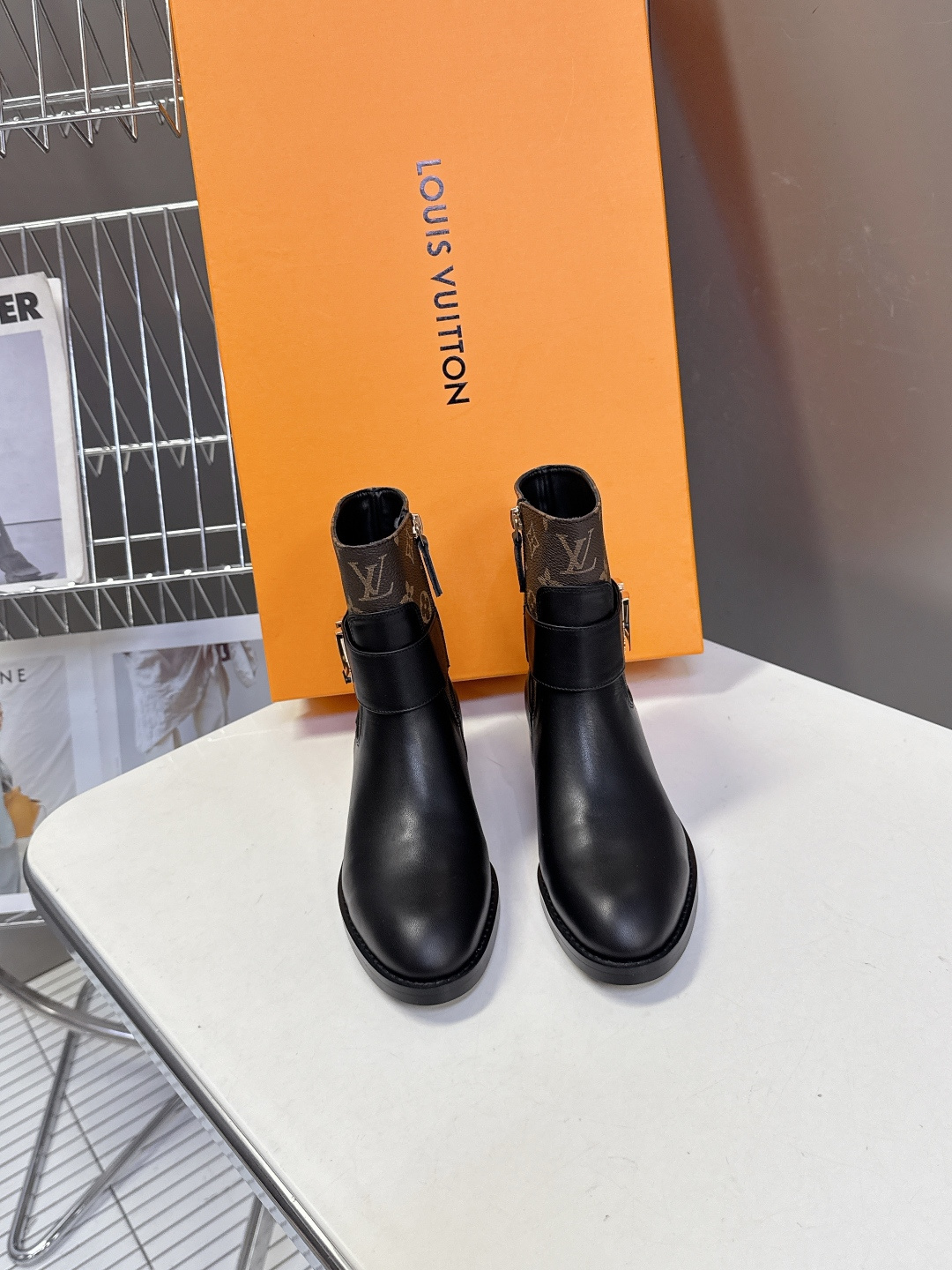 路易威登LOUIS VUITTON秋冬最新款短靴 超多明星时尚博主种草 原版一比一复刻打造 版型超级正 