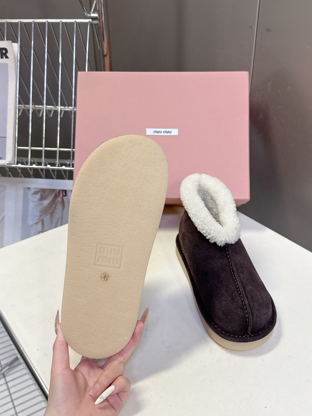 MiuMiu 缪缪秋冬最新走秀款 雪地靴毛毛鞋 原版购入开发 细节对原版 超多明星网红种草 小红书博主都