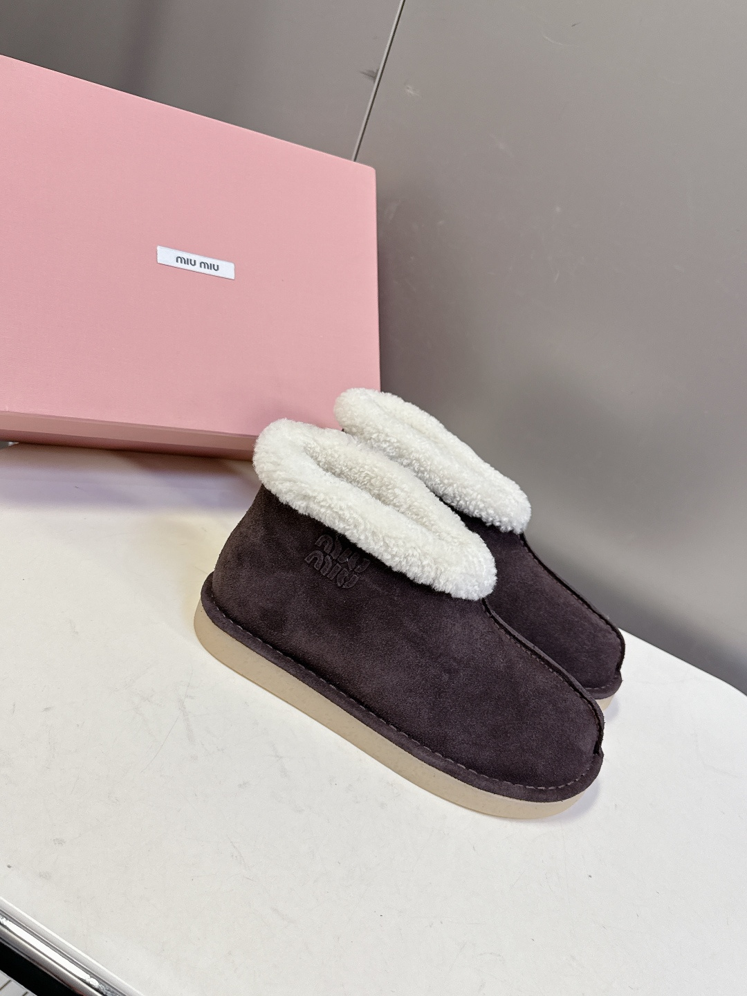 MiuMiu 缪缪秋冬最新走秀款 雪地靴毛毛鞋 原版购入开发 细节对原版 超多明星网红种草 小红书博主都