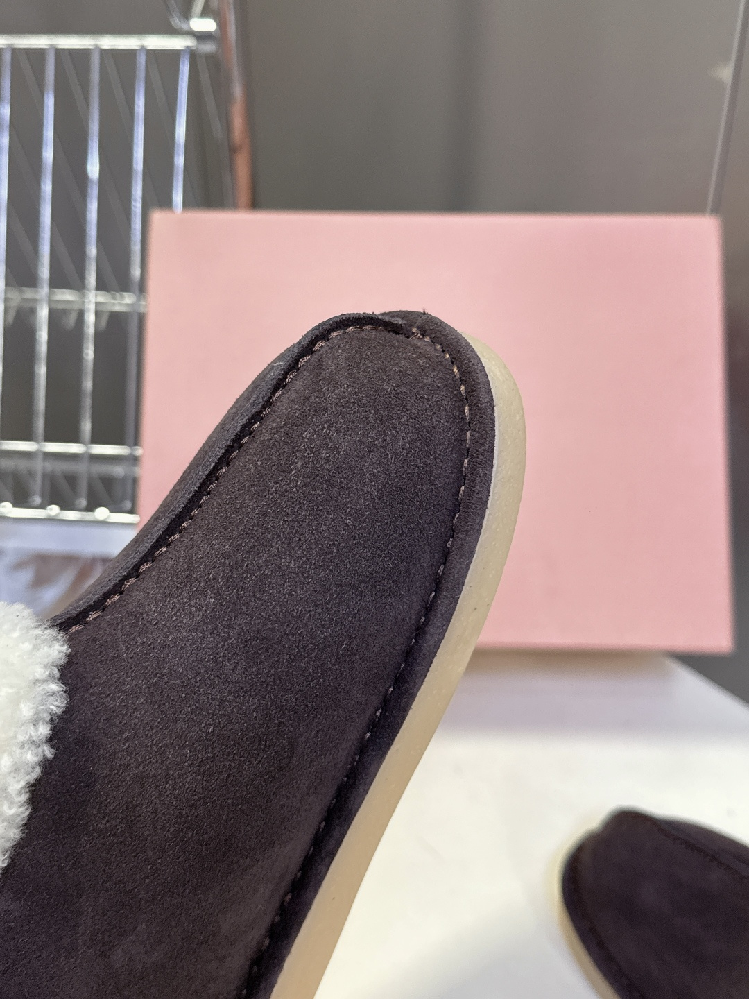 MiuMiu 缪缪秋冬最新走秀款 雪地靴毛毛鞋 原版购入开发 细节对原版 超多明星网红种草 小红书博主都