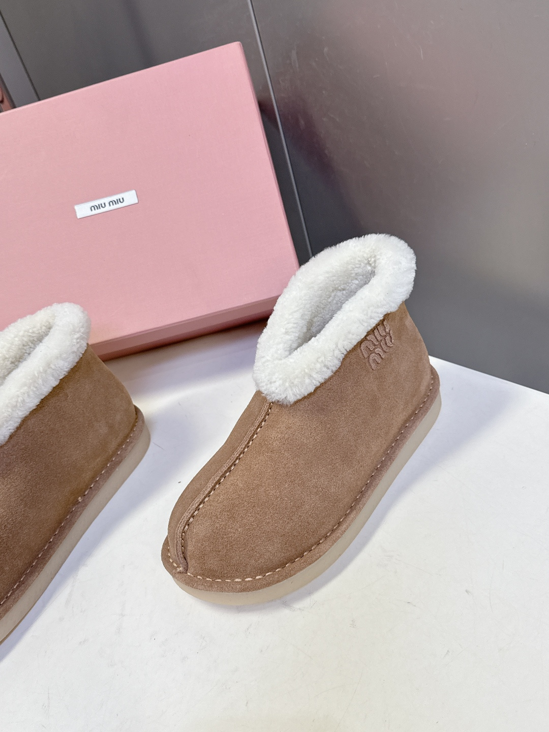 MiuMiu 缪缪秋冬最新走秀款 雪地靴毛毛鞋 原版购入开发 细节对原版 超多明星网红种草 小红书博主都