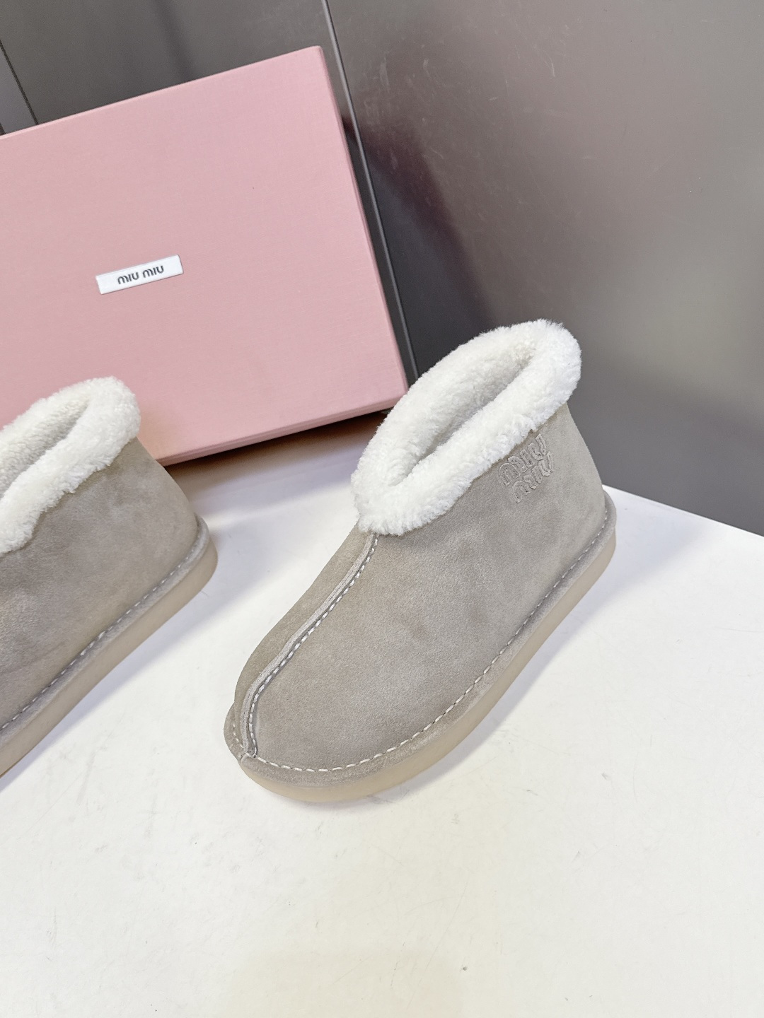 MiuMiu 缪缪秋冬最新走秀款 雪地靴毛毛鞋 原版购入开发 细节对原版 超多明星网红种草 小红书博主都