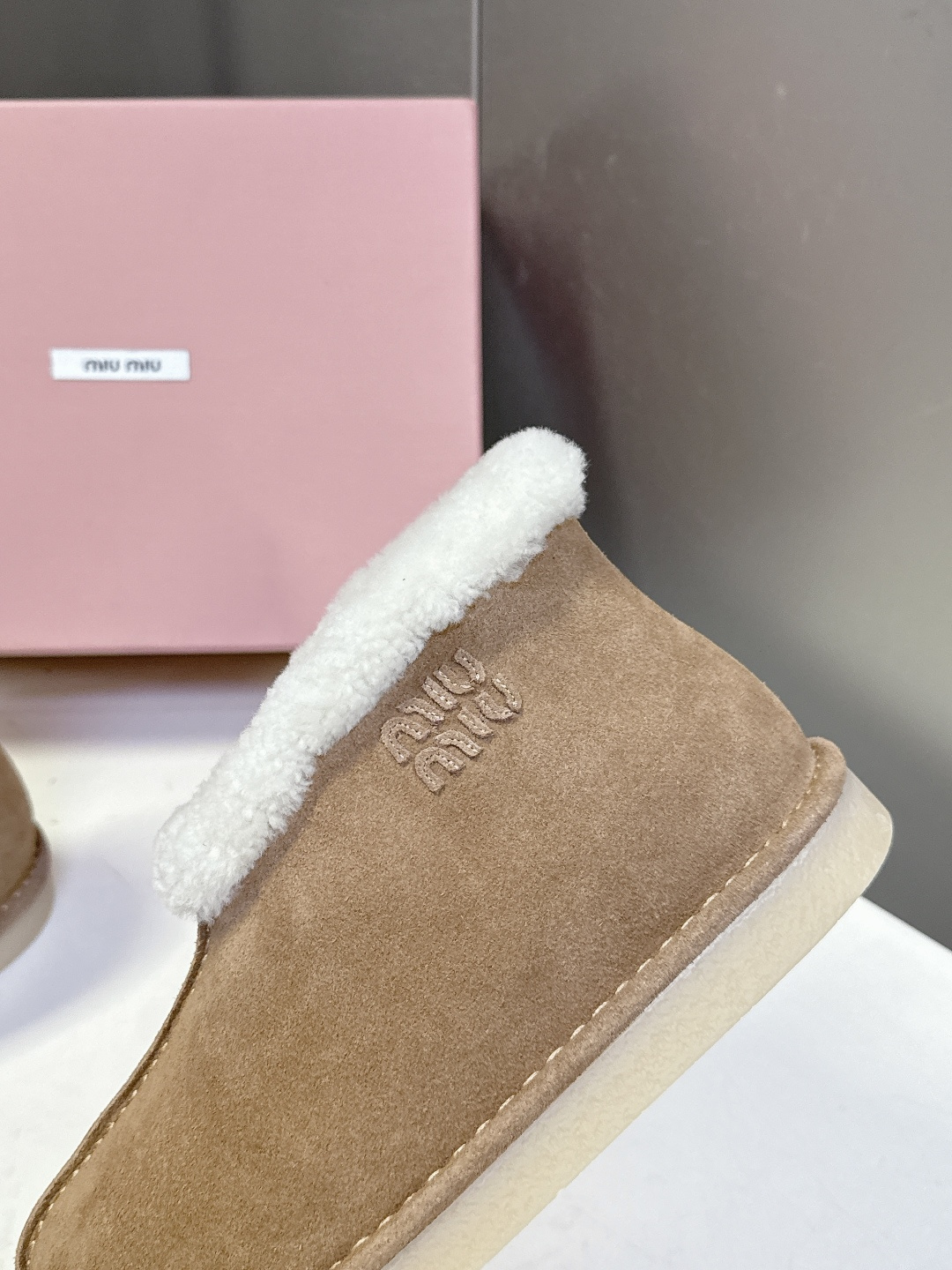 MiuMiu 缪缪秋冬最新走秀款 雪地靴毛毛鞋 原版购入开发 细节对原版 超多明星网红种草 小红书博主都