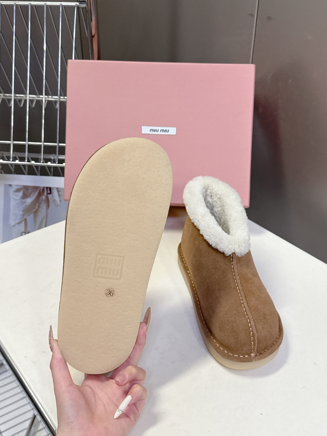 MiuMiu 缪缪秋冬最新走秀款 雪地靴毛毛鞋 原版购入开发 细节对原版 超多明星网红种草 小红书博主都