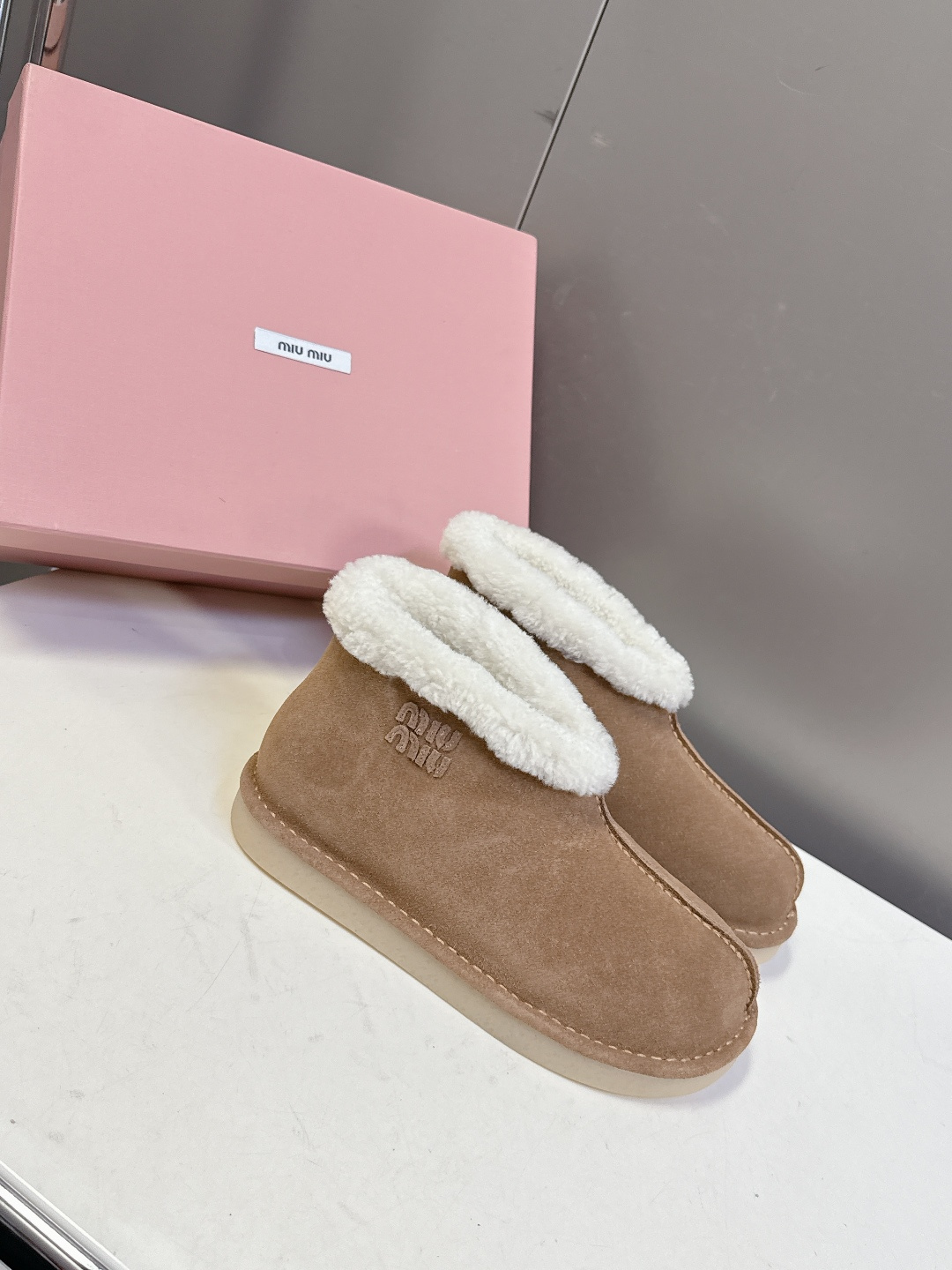 MiuMiu 缪缪秋冬最新走秀款 雪地靴毛毛鞋 原版购入开发 细节对原版 超多明星网红种草 小红书博主都