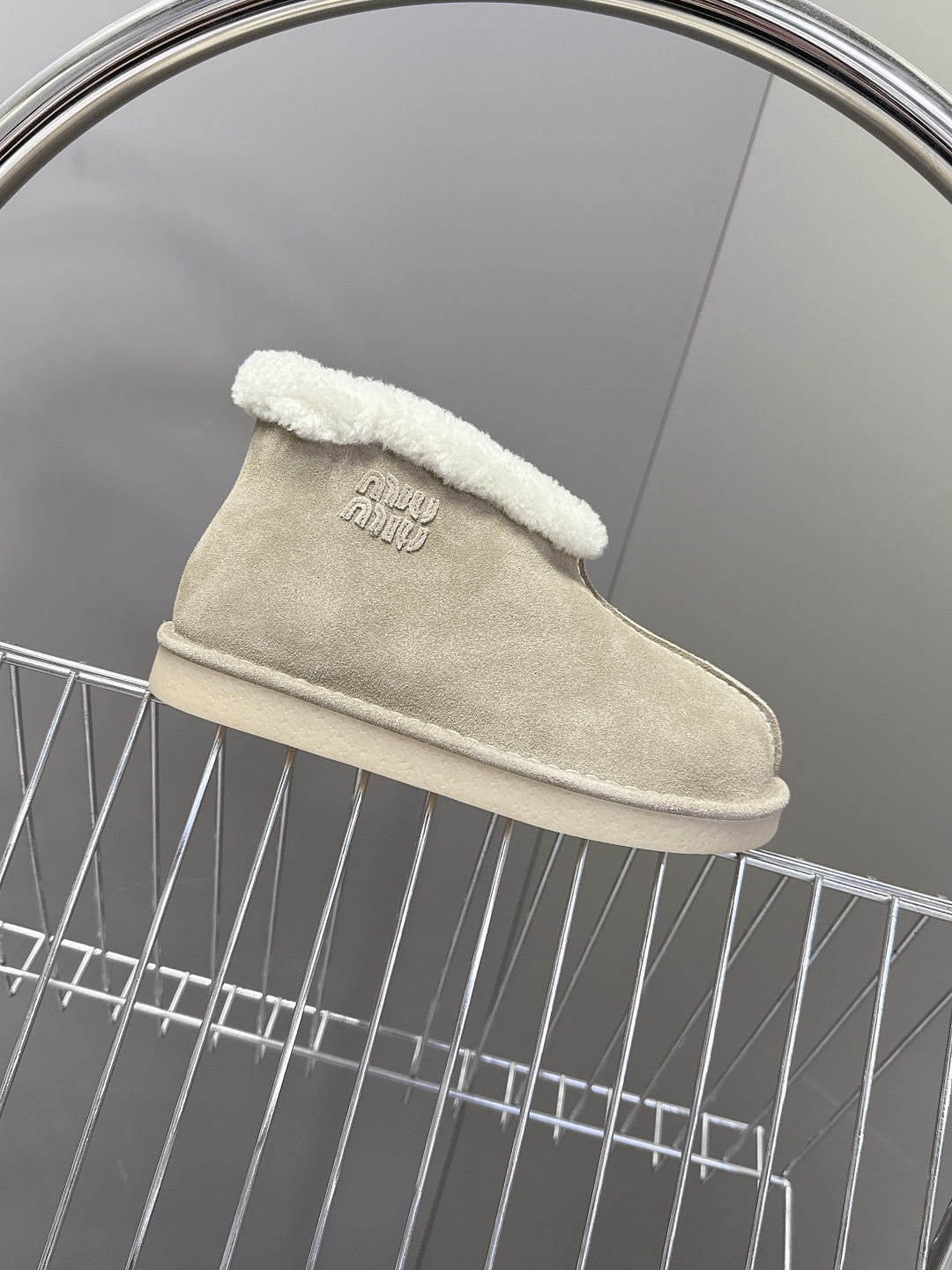 MiuMiu 缪缪秋冬最新走秀款 雪地靴毛毛鞋 原版购入开发 细节对原版 超多明星网红种草 小红书博主都