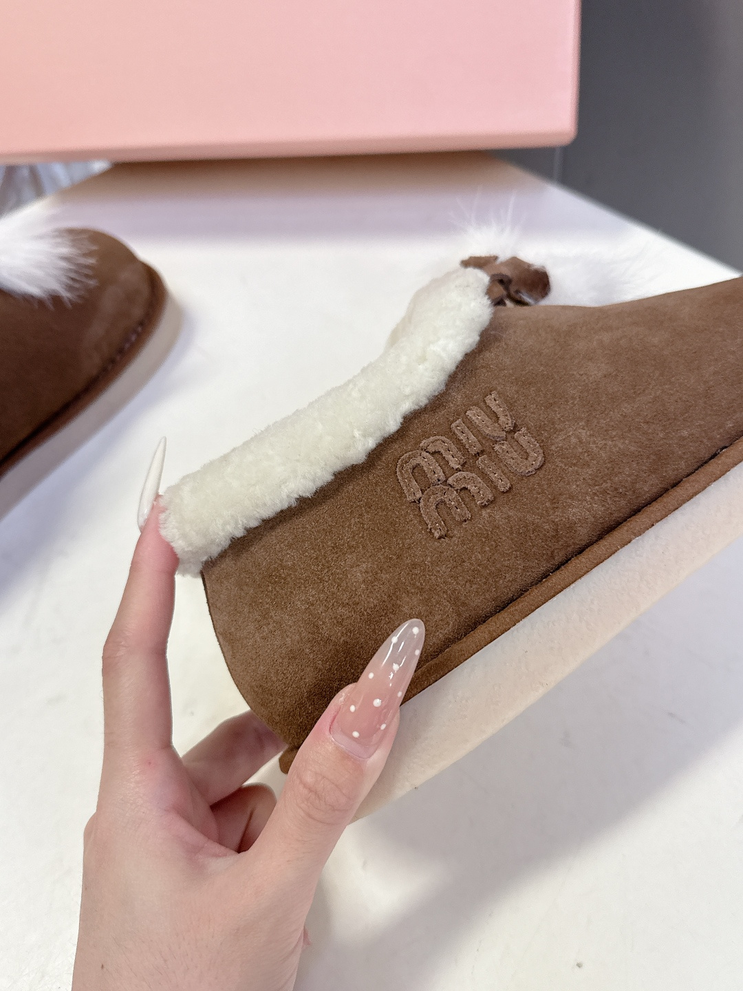 MiuMiu 缪缪秋冬最新走秀款 雪地靴毛毛鞋 原版购入开发 细节对原版 超多明星网红种草 小红书博主都