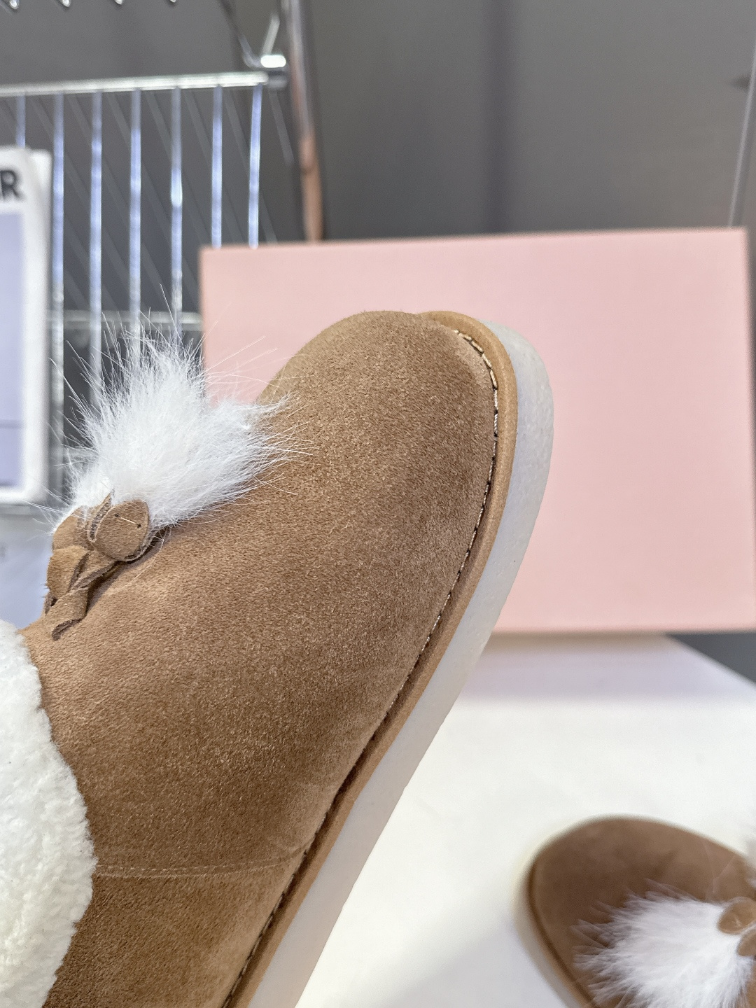 MiuMiu 缪缪秋冬最新走秀款 雪地靴毛毛鞋 原版购入开发 细节对原版 超多明星网红种草 小红书博主都